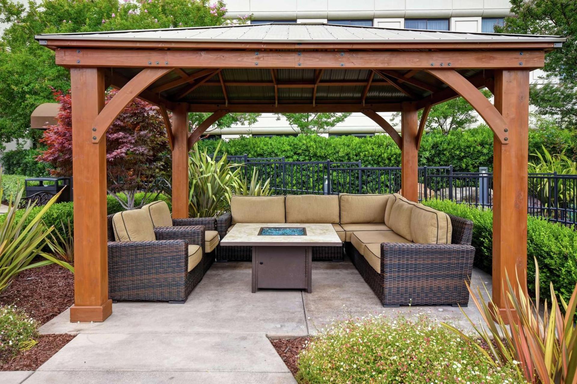 DoubleTree by Hilton Pleasanton at The Club photo 14