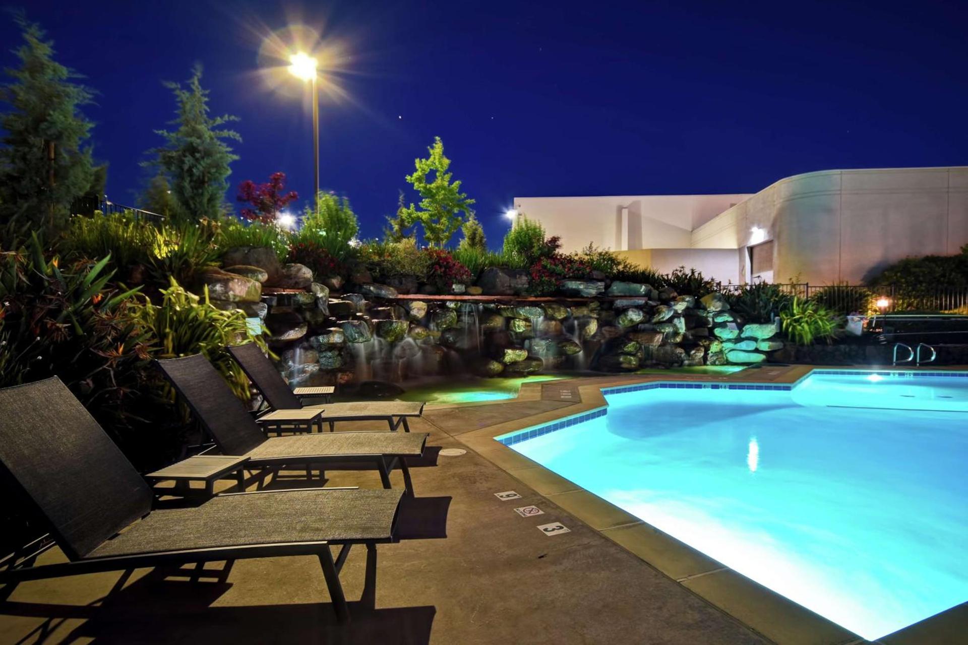 DoubleTree by Hilton Pleasanton at The Club photo 2