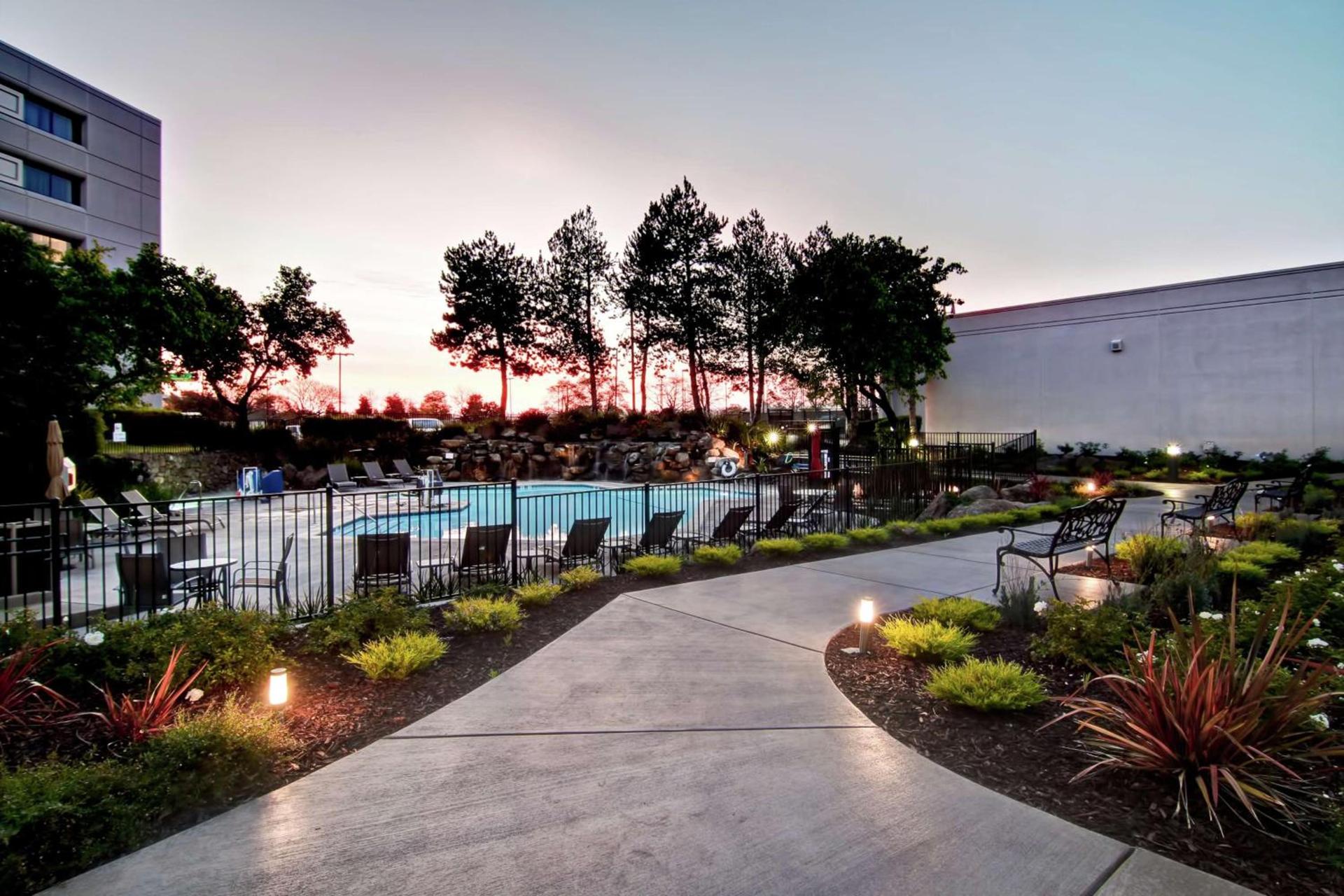 DoubleTree by Hilton Pleasanton at The Club photo 17