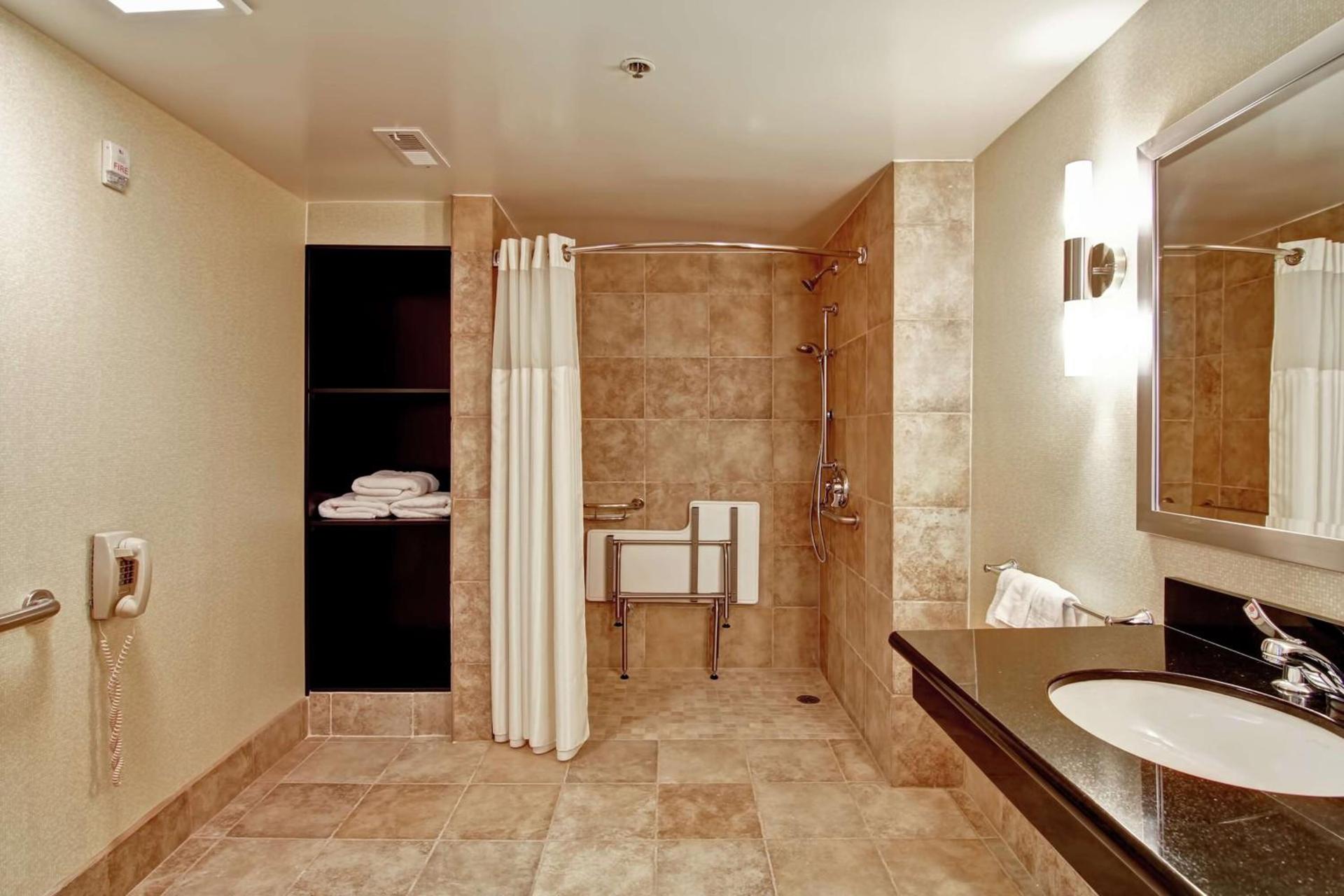 DoubleTree by Hilton Pleasanton at The Club photo 36
