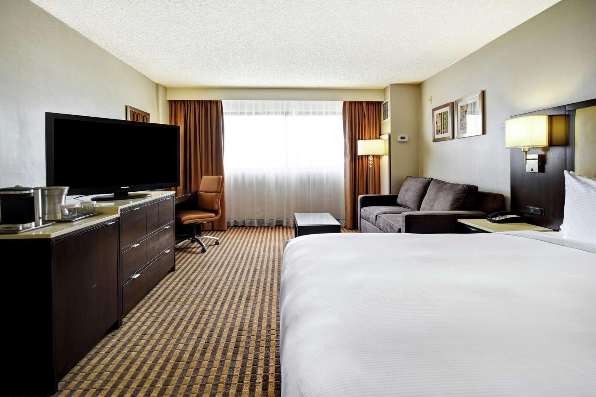 DoubleTree by Hilton Pleasanton at The Club photo 46