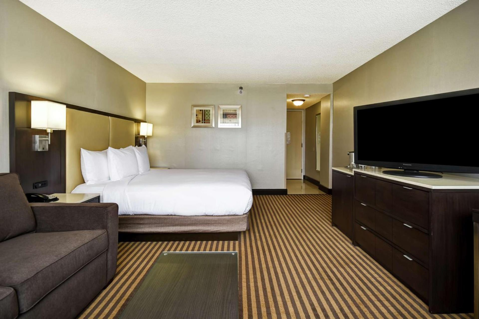 DoubleTree by Hilton Pleasanton at The Club photo 64