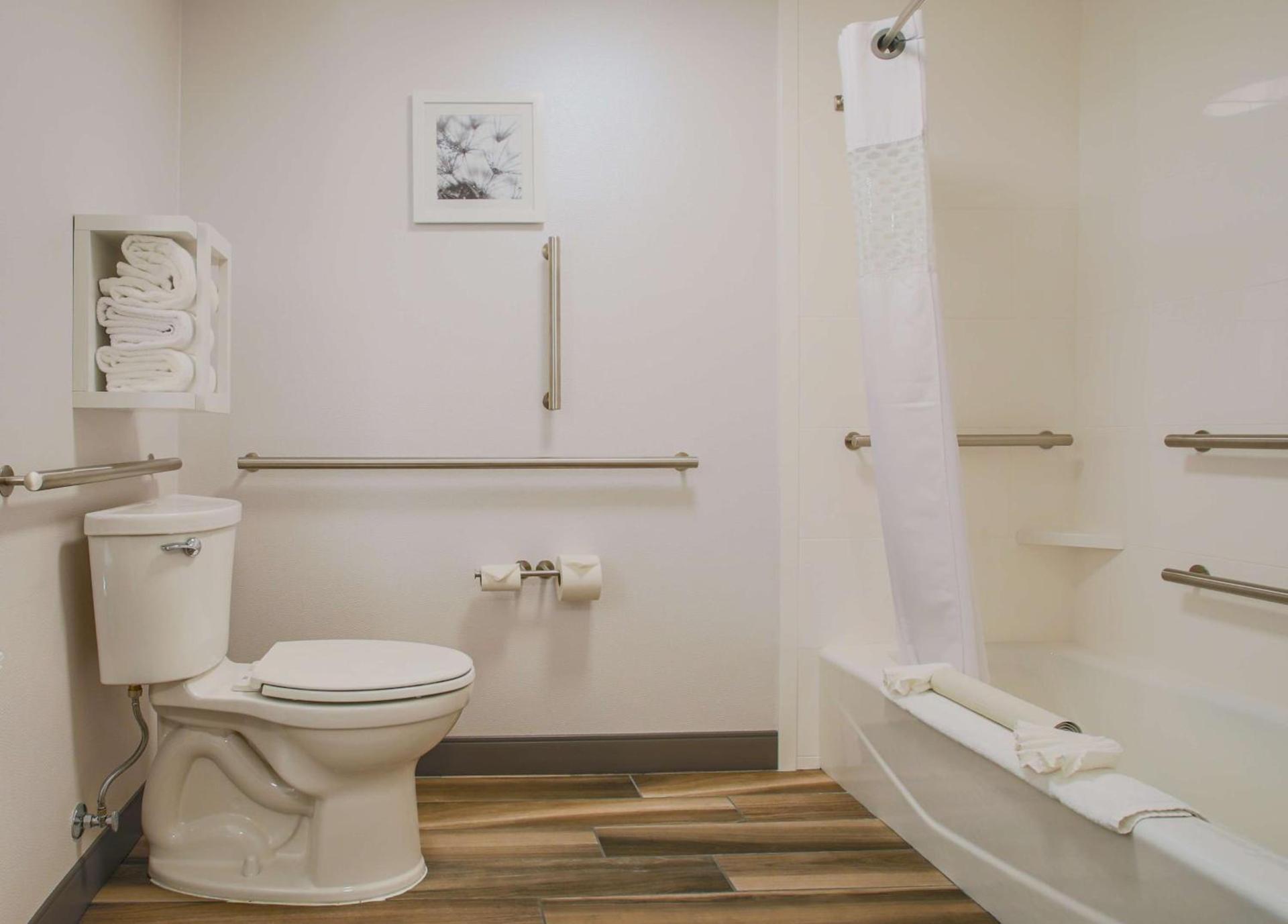 Hampton Inn Prescott photo 24