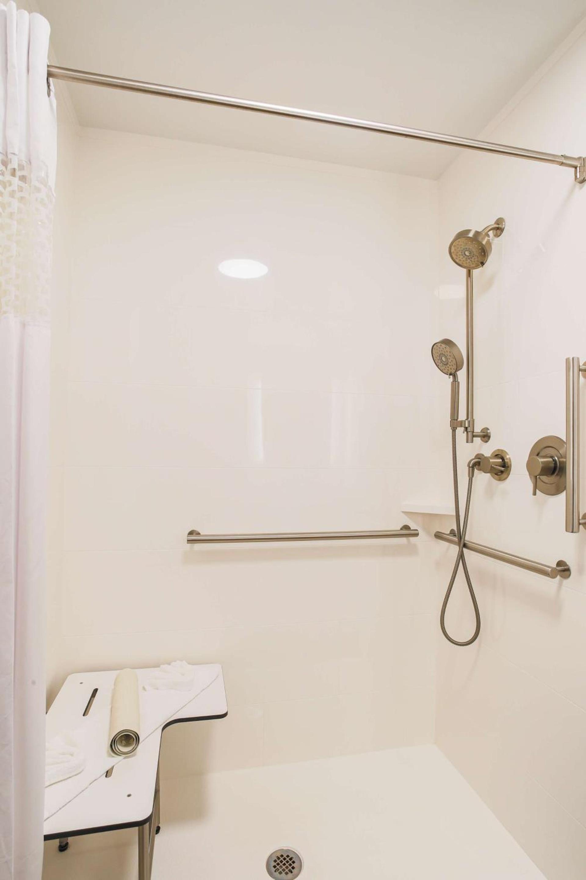 Hampton Inn Prescott photo 31