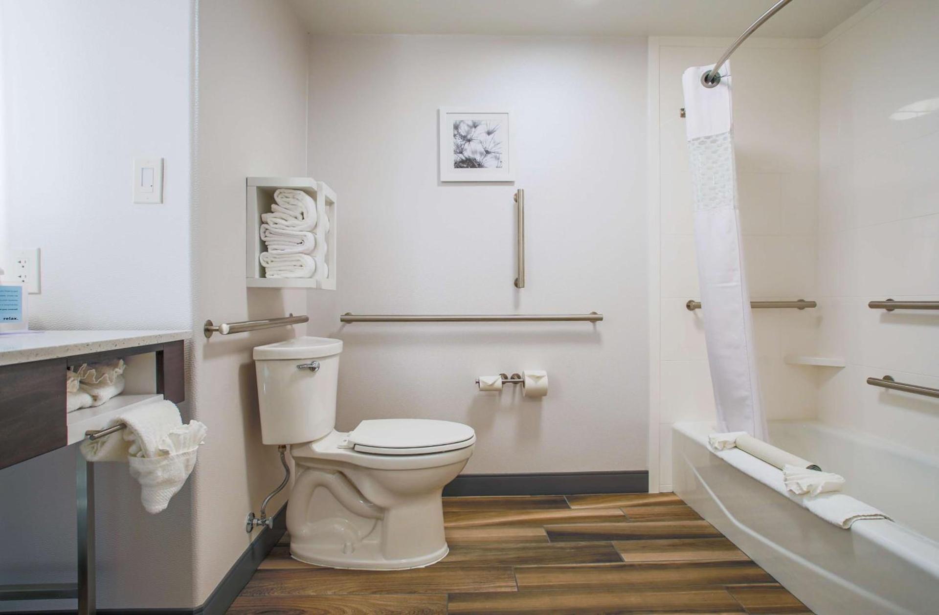 Hampton Inn Prescott photo 42