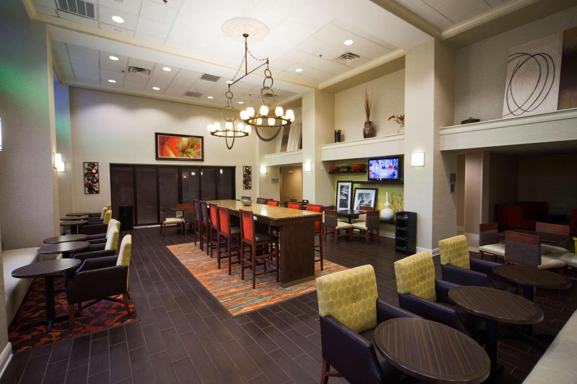 Hampton Inn & Suites Valdosta/Conference Center photo 7