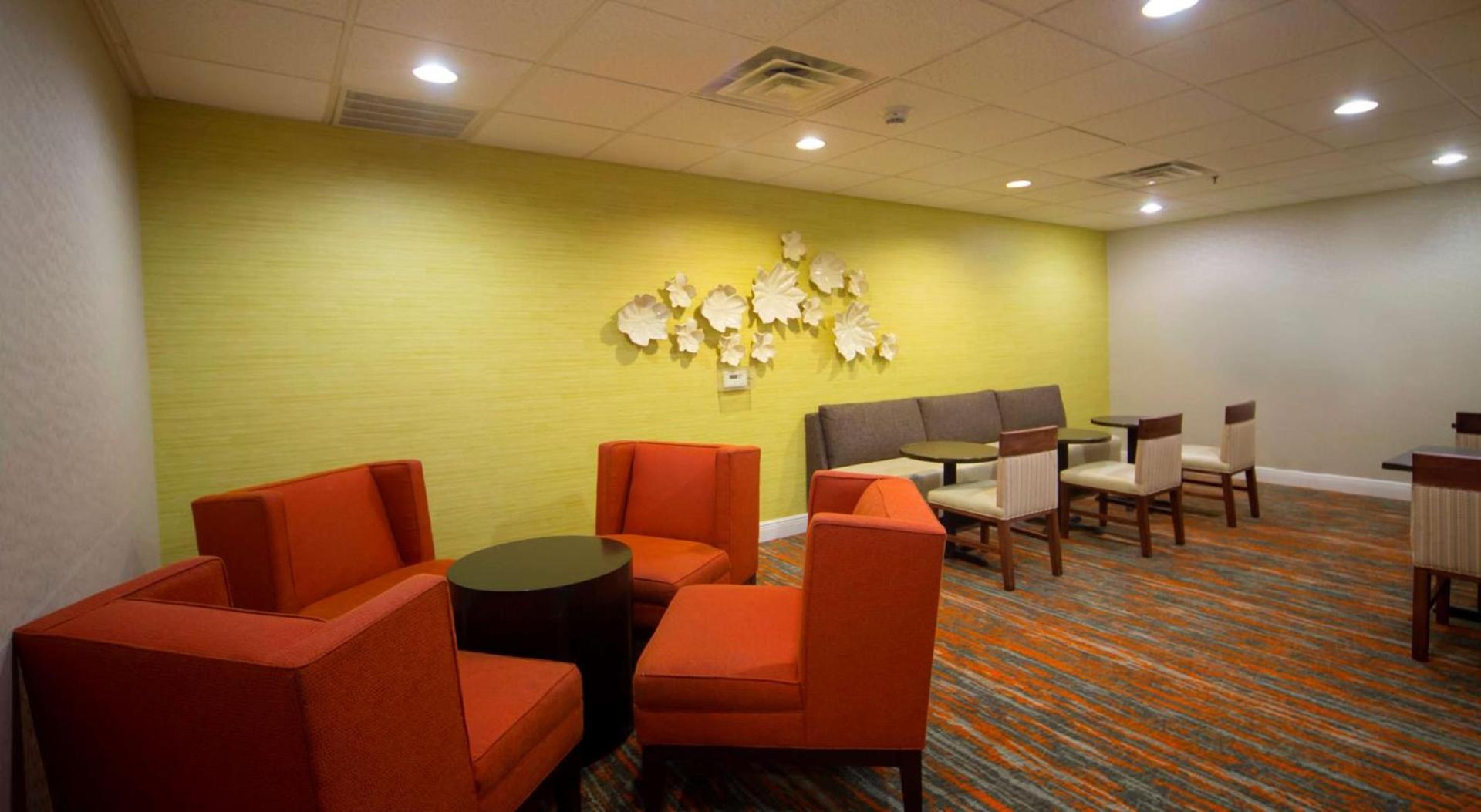 Hampton Inn & Suites Valdosta/Conference Center photo 8