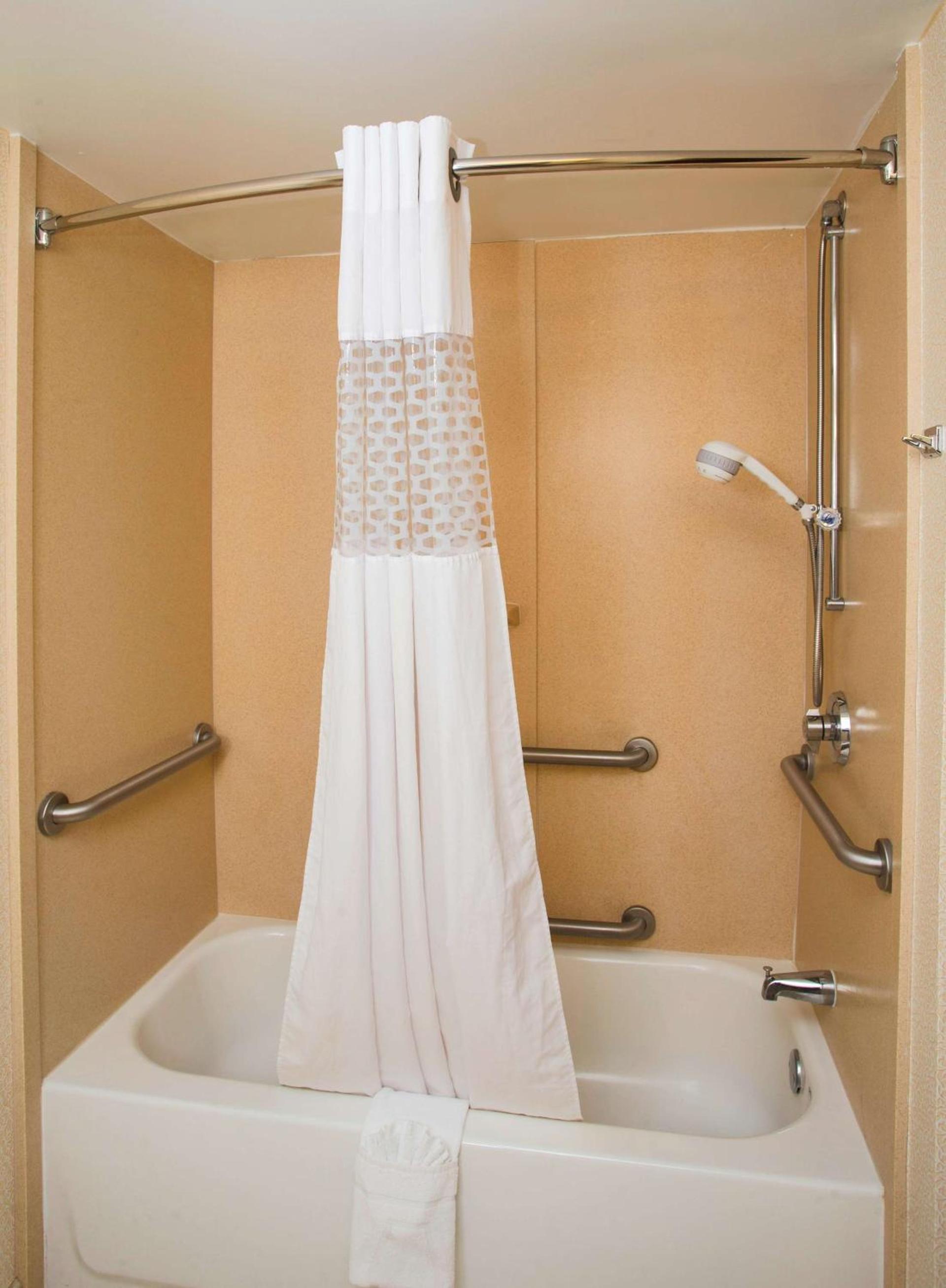 Hampton Inn & Suites Valdosta/Conference Center photo 17
