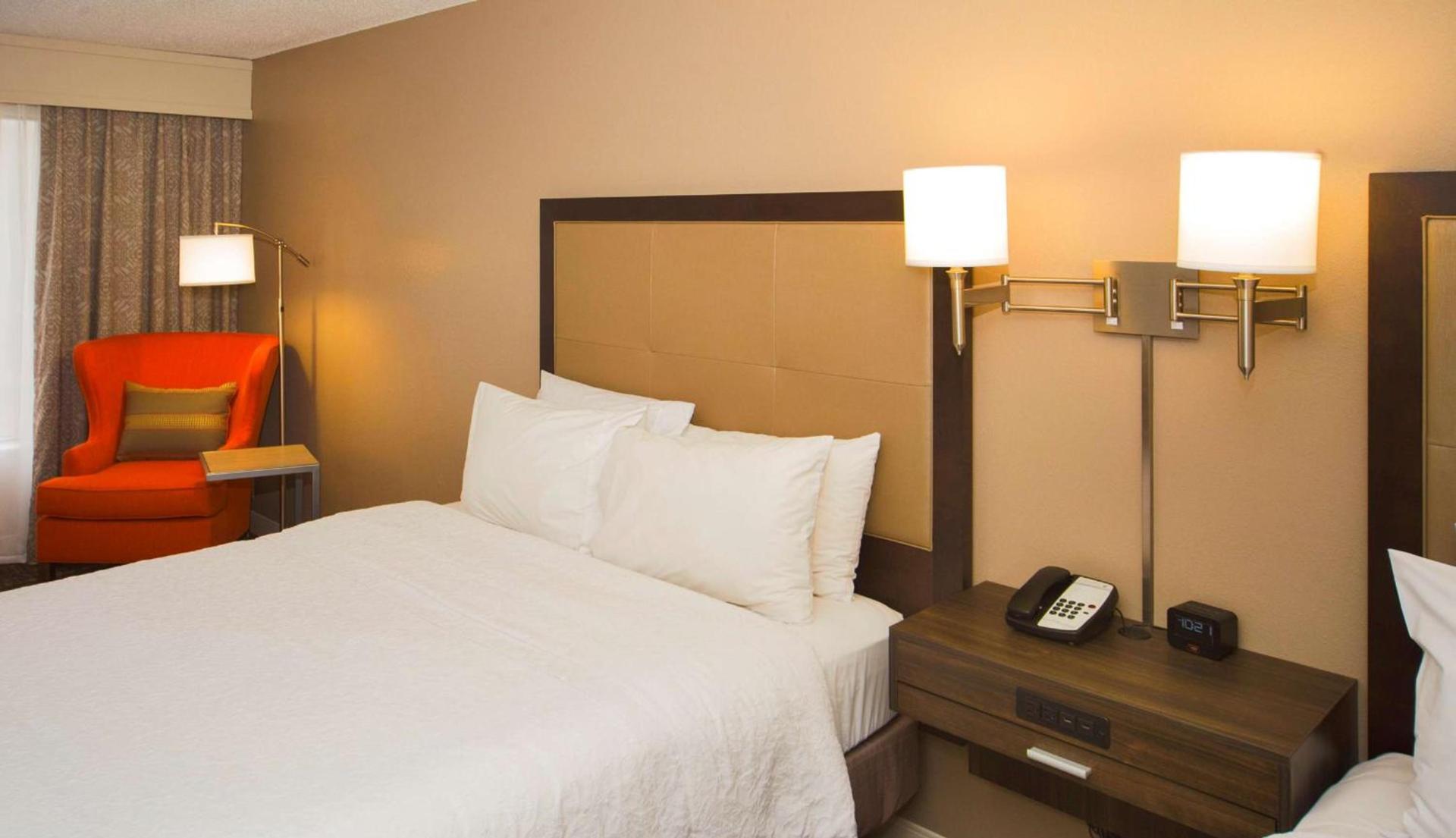 Hampton Inn & Suites Valdosta/Conference Center photo 4