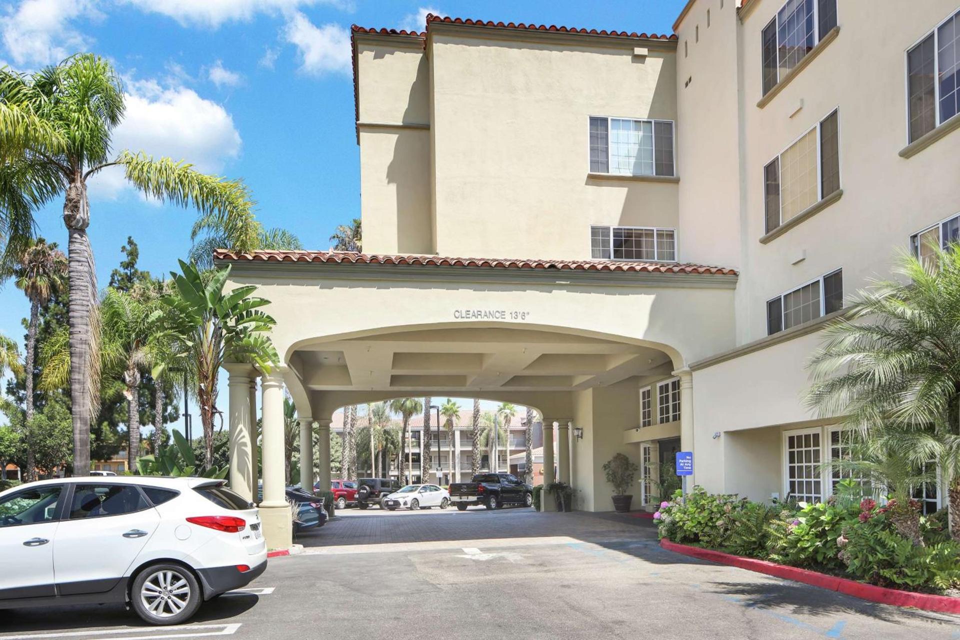 Hampton Inn & Suites Santa Ana/Orange County Airport photo 3