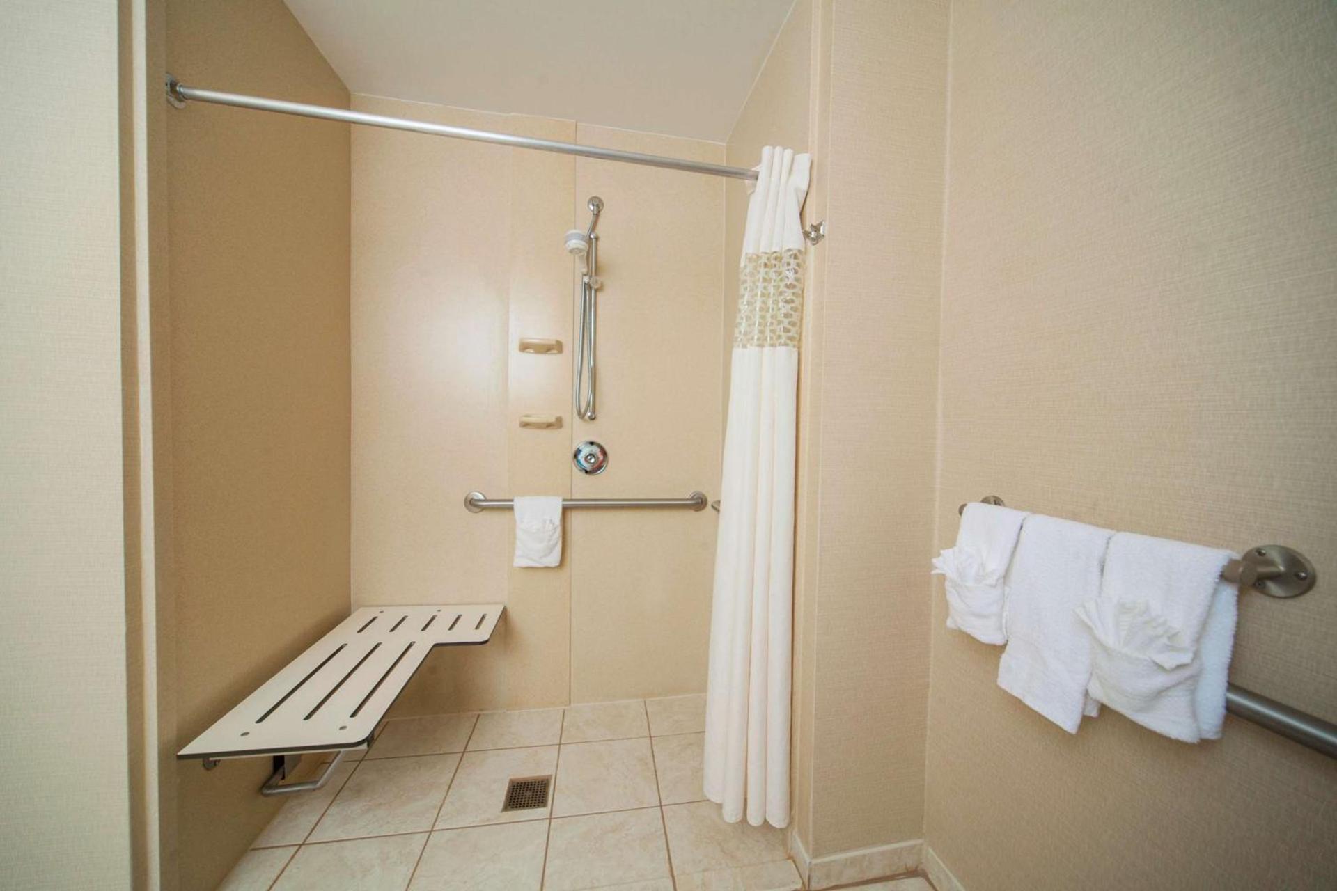 Hampton Inn & Suites Valdosta/Conference Center photo 37