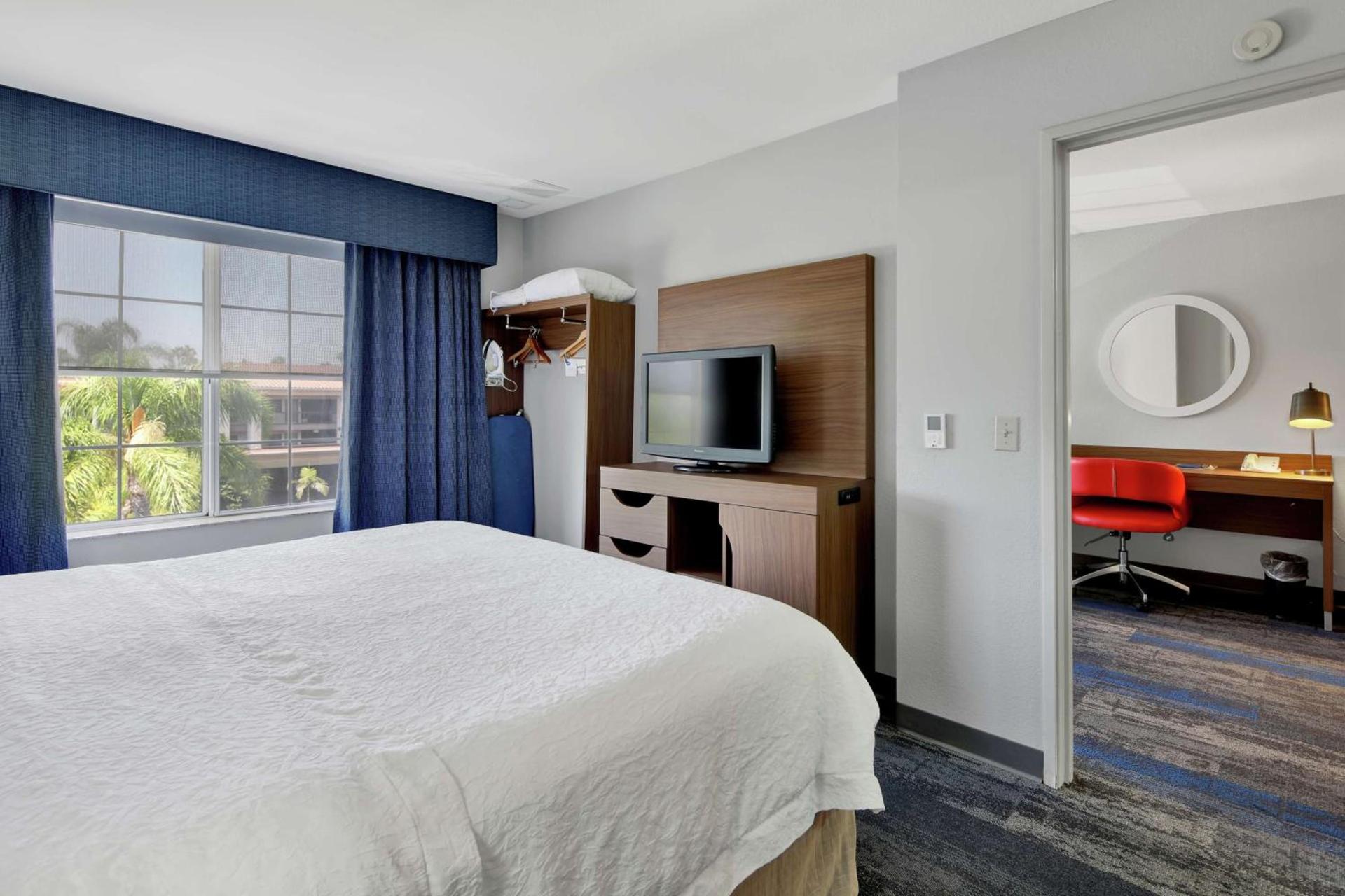 Hampton Inn & Suites Santa Ana/Orange County Airport photo 10