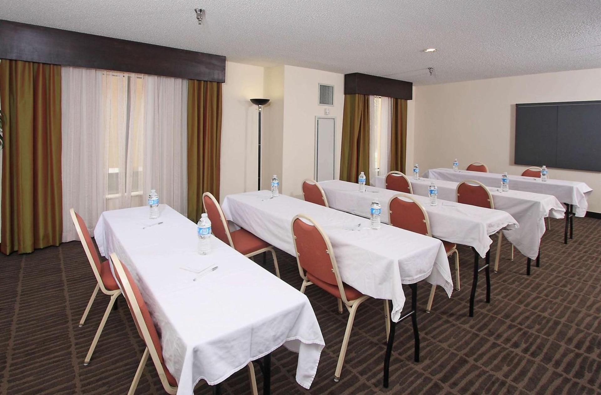 Hampton Inn & Suites Valdosta/Conference Center photo 57