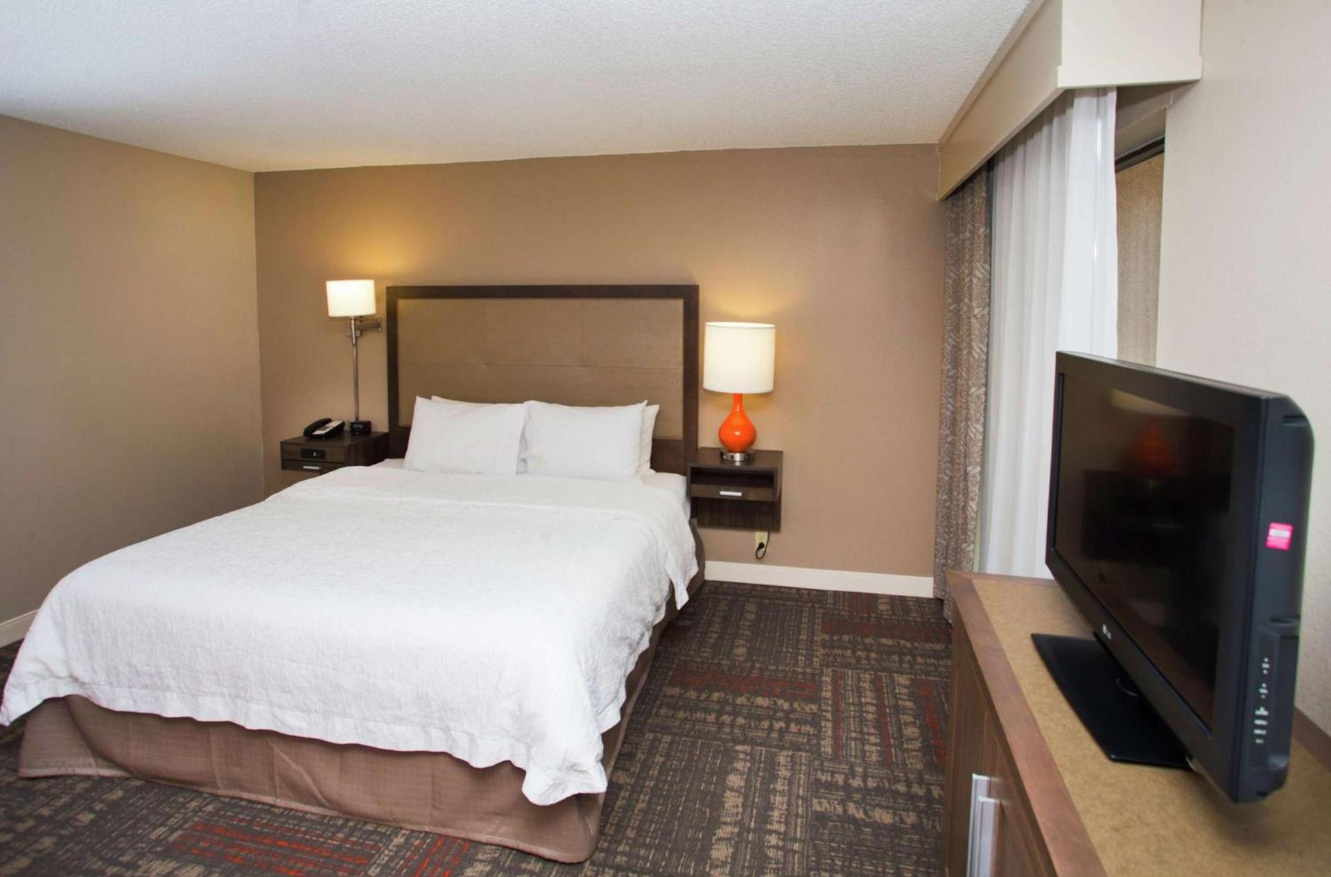 Hampton Inn & Suites Valdosta/Conference Center photo 58