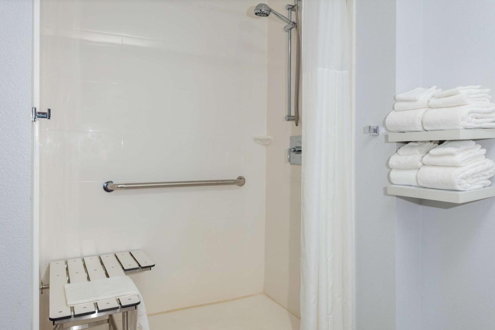 Hampton Inn by Hilton Concord/Bow photo 7