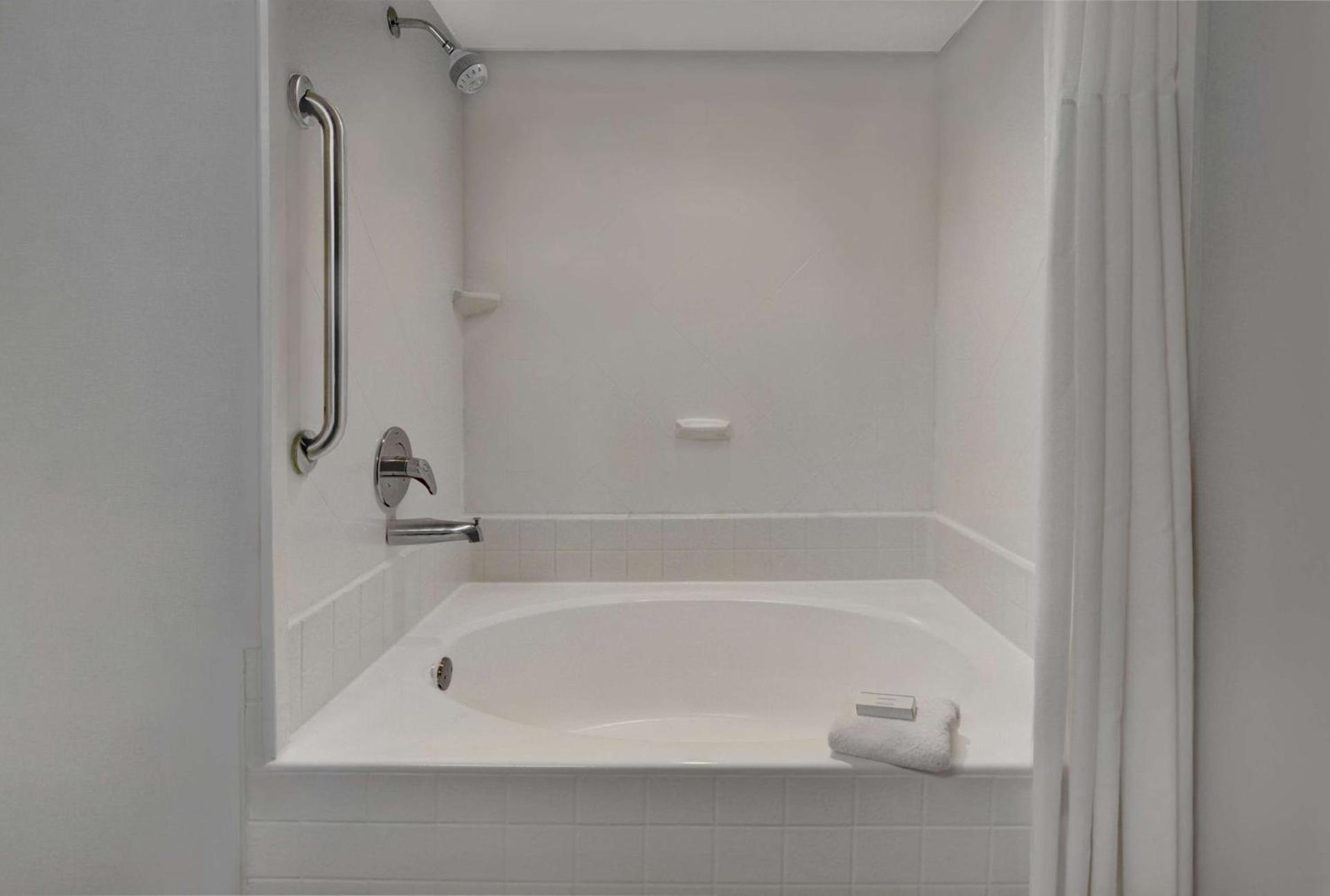 Hampton Inn Oceanfront Jacksonville Beach photo 28