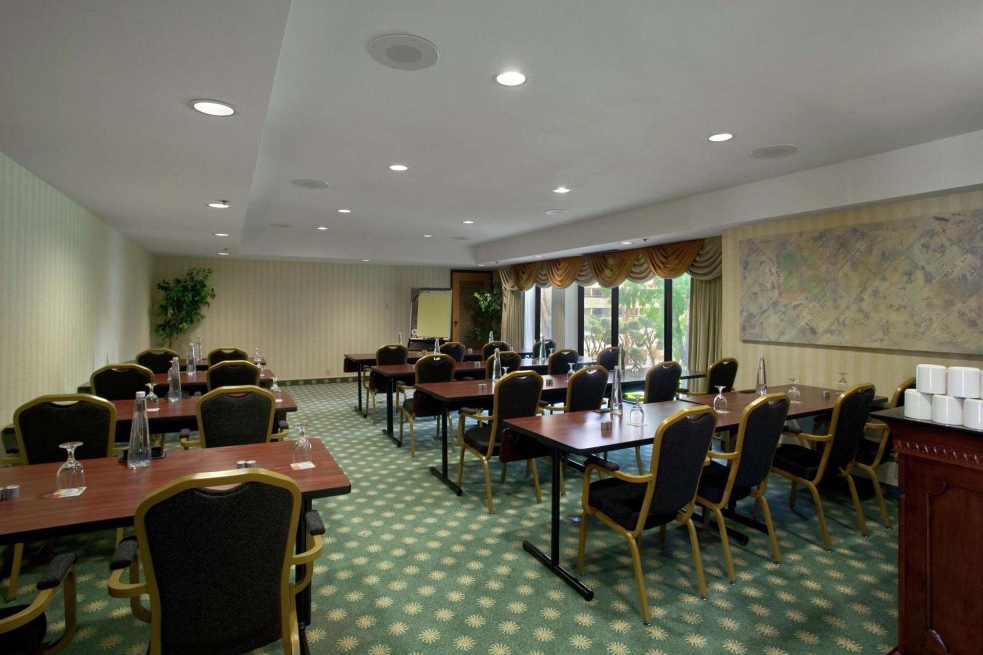Hilton Palm Springs photo 16