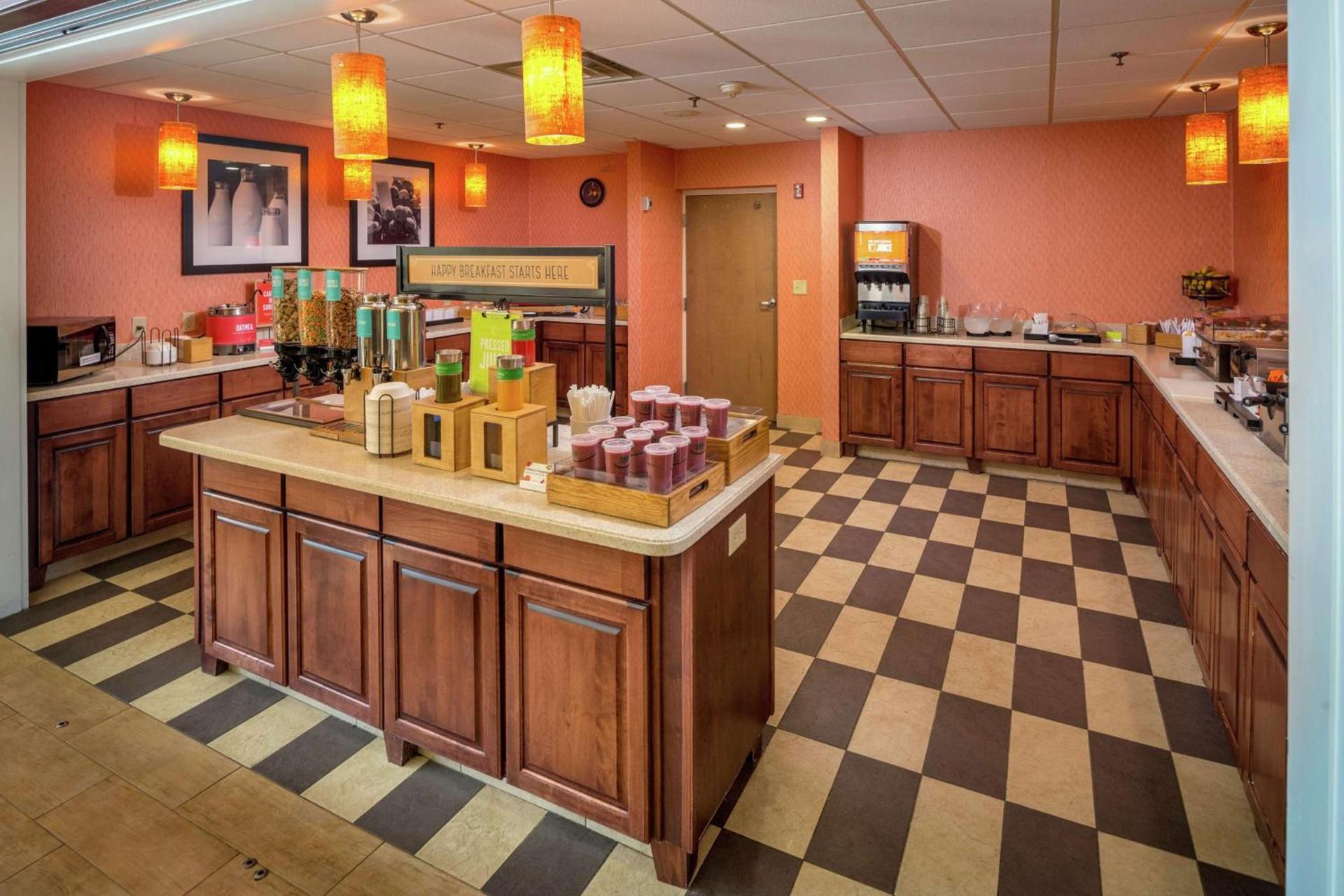Hampton Inn & Suites Binghamton/Vestal photo 9