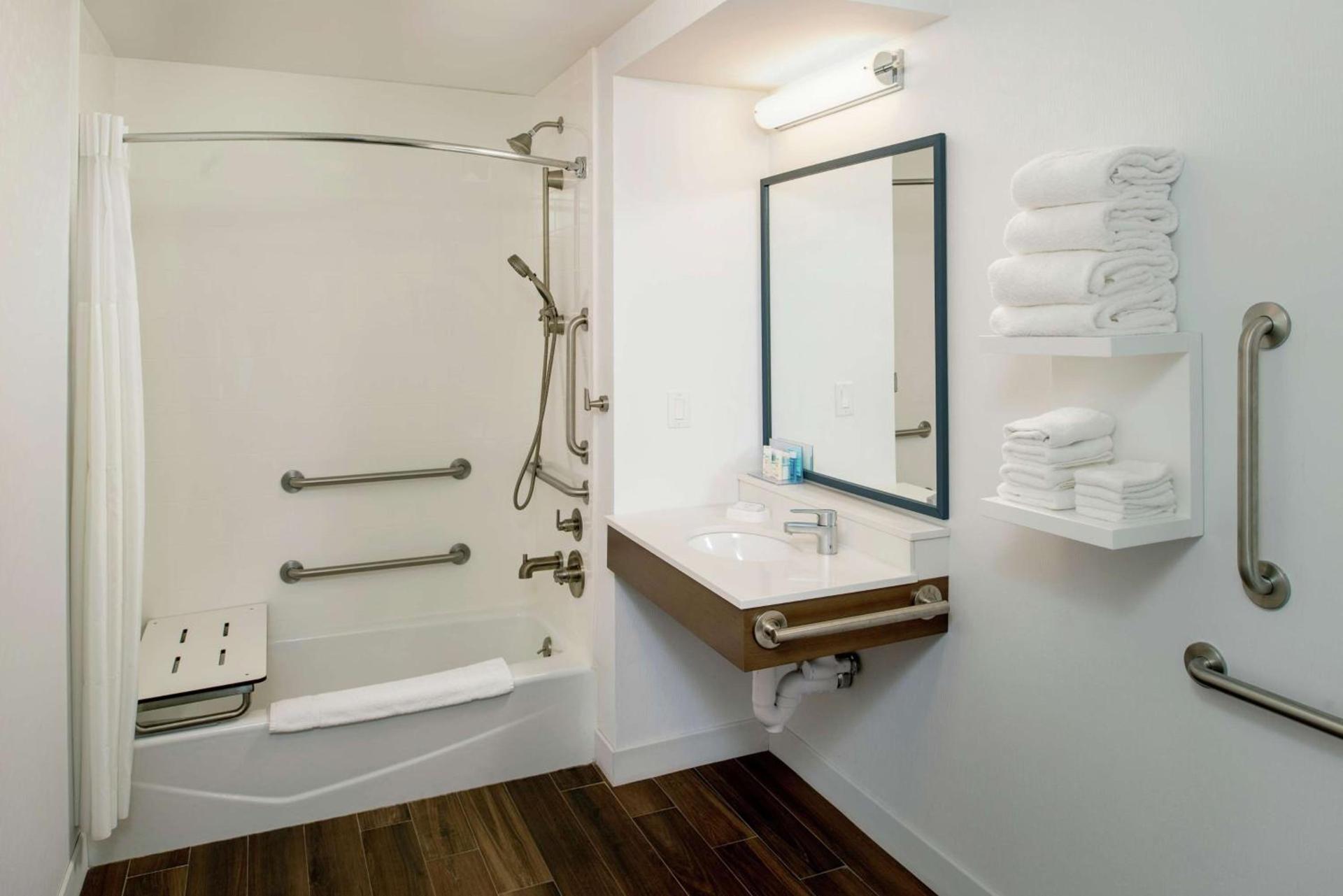 Hampton Inn & Suites Binghamton/Vestal photo 16