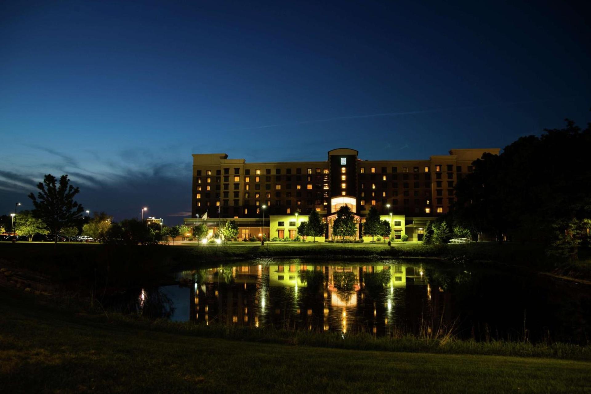 Embassy Suites by Hilton Minneapolis North photo 2
