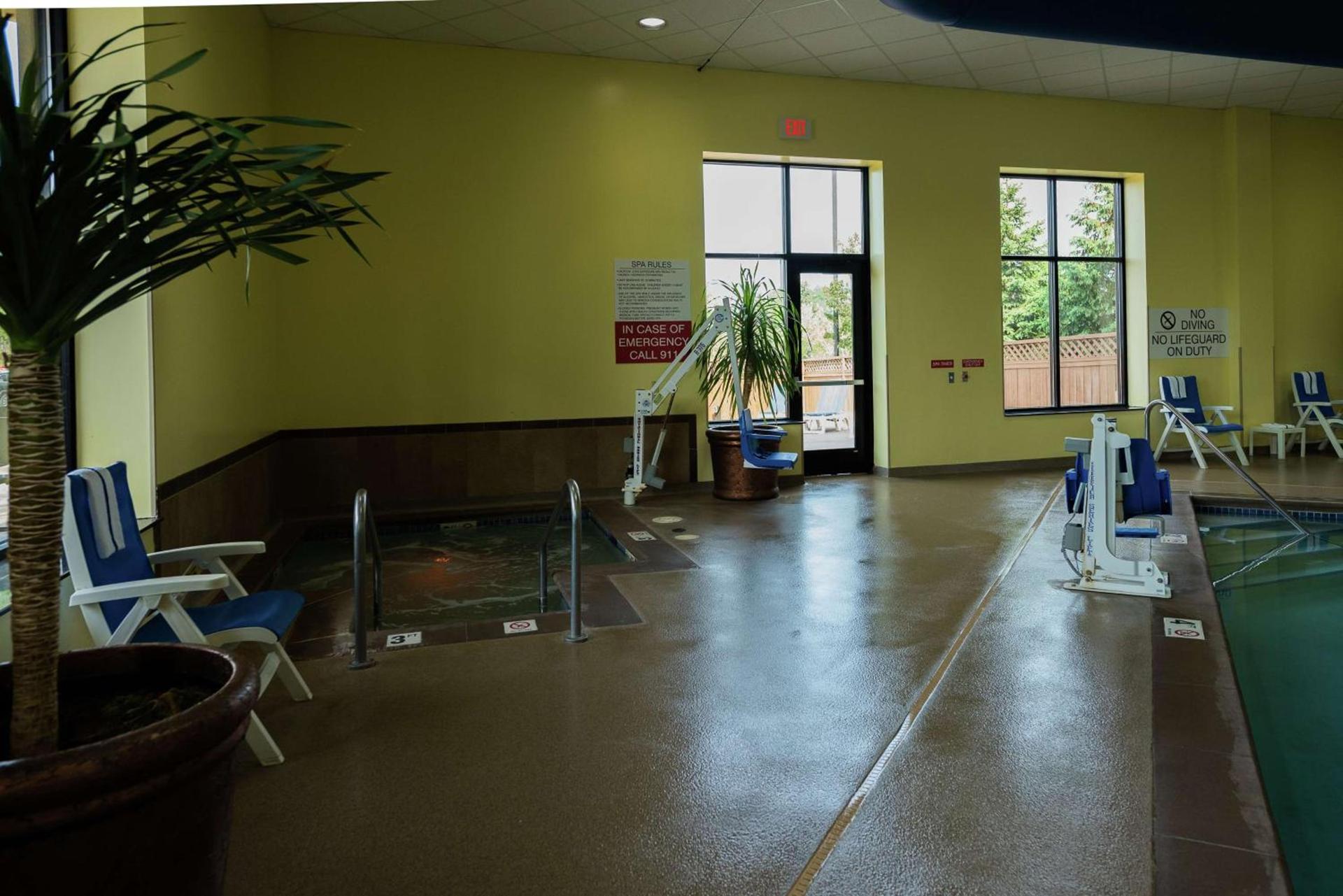 Embassy Suites by Hilton Minneapolis North photo 14