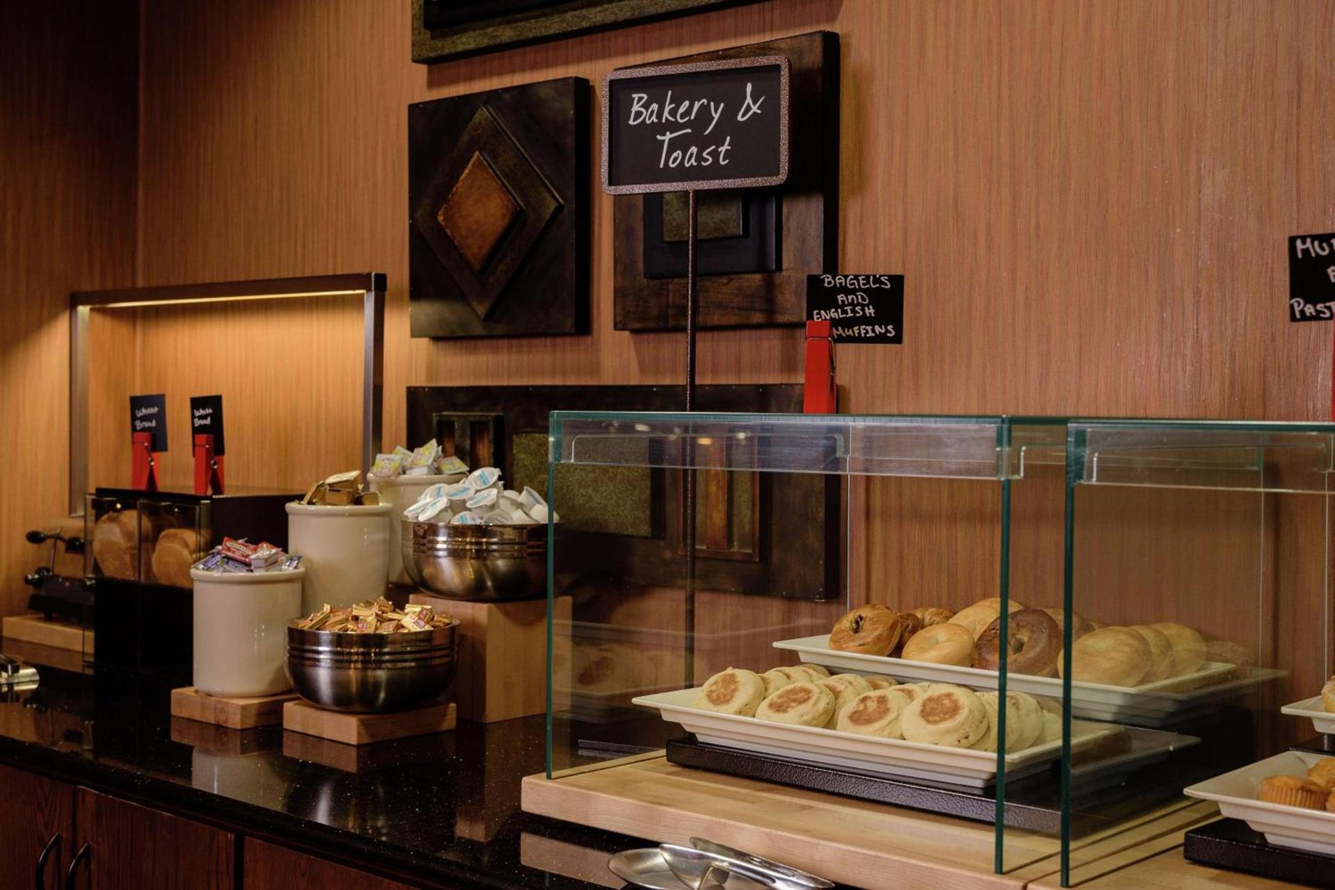Embassy Suites by Hilton Minneapolis North photo 18