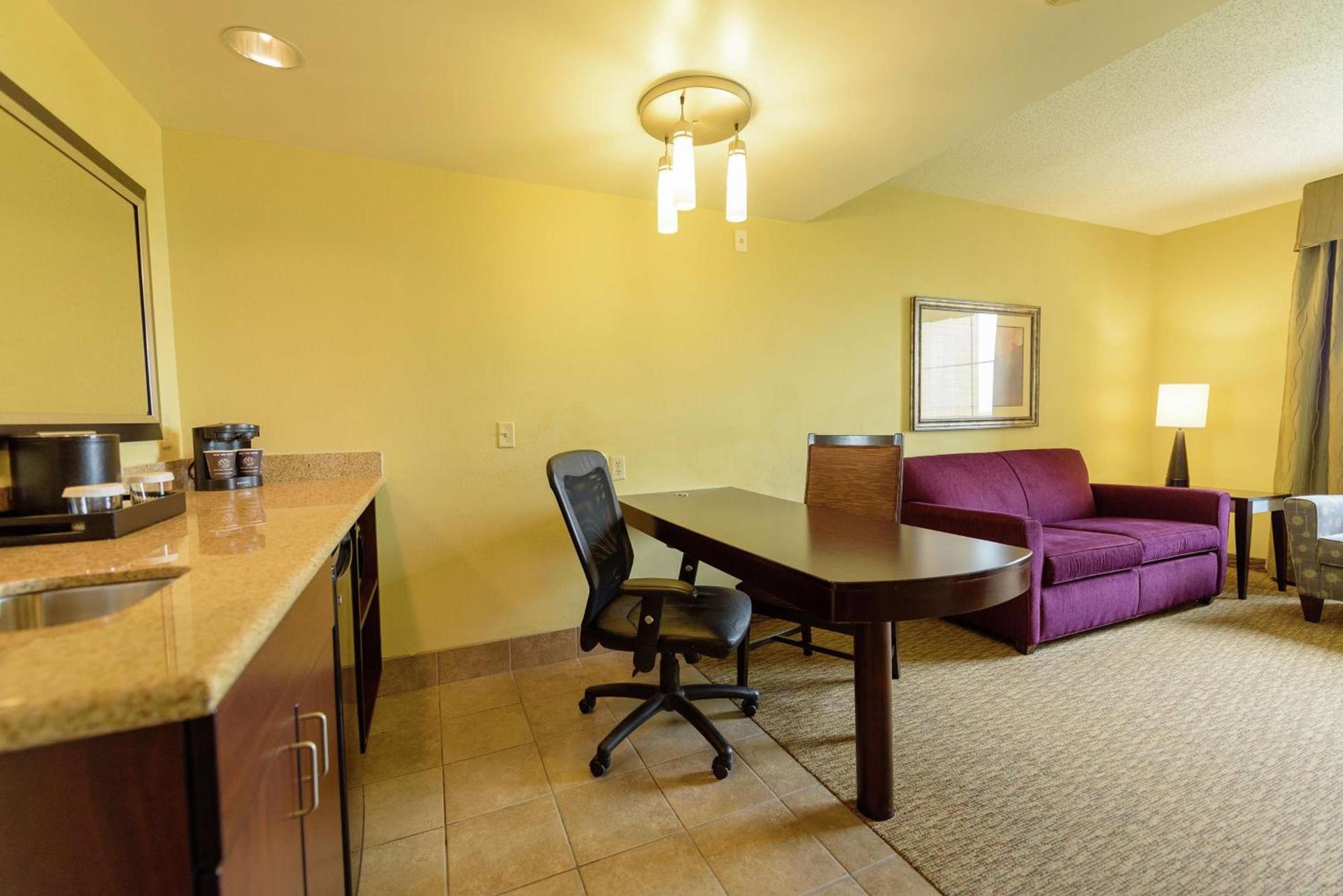 Embassy Suites by Hilton Minneapolis North photo 42