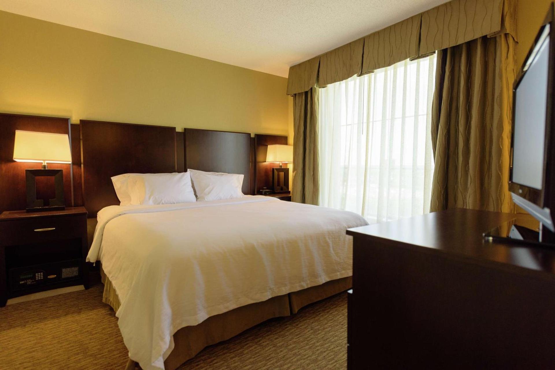 Embassy Suites by Hilton Minneapolis North photo 52