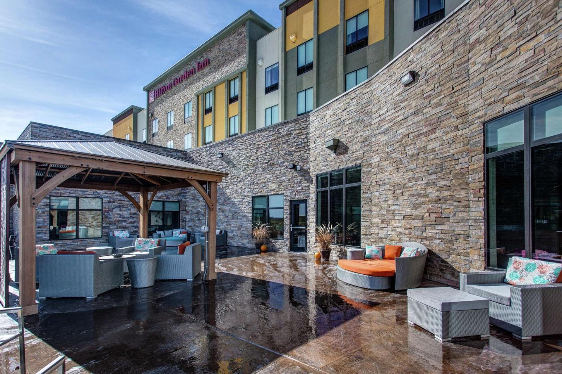 Hilton Garden Inn Topeka photo 2