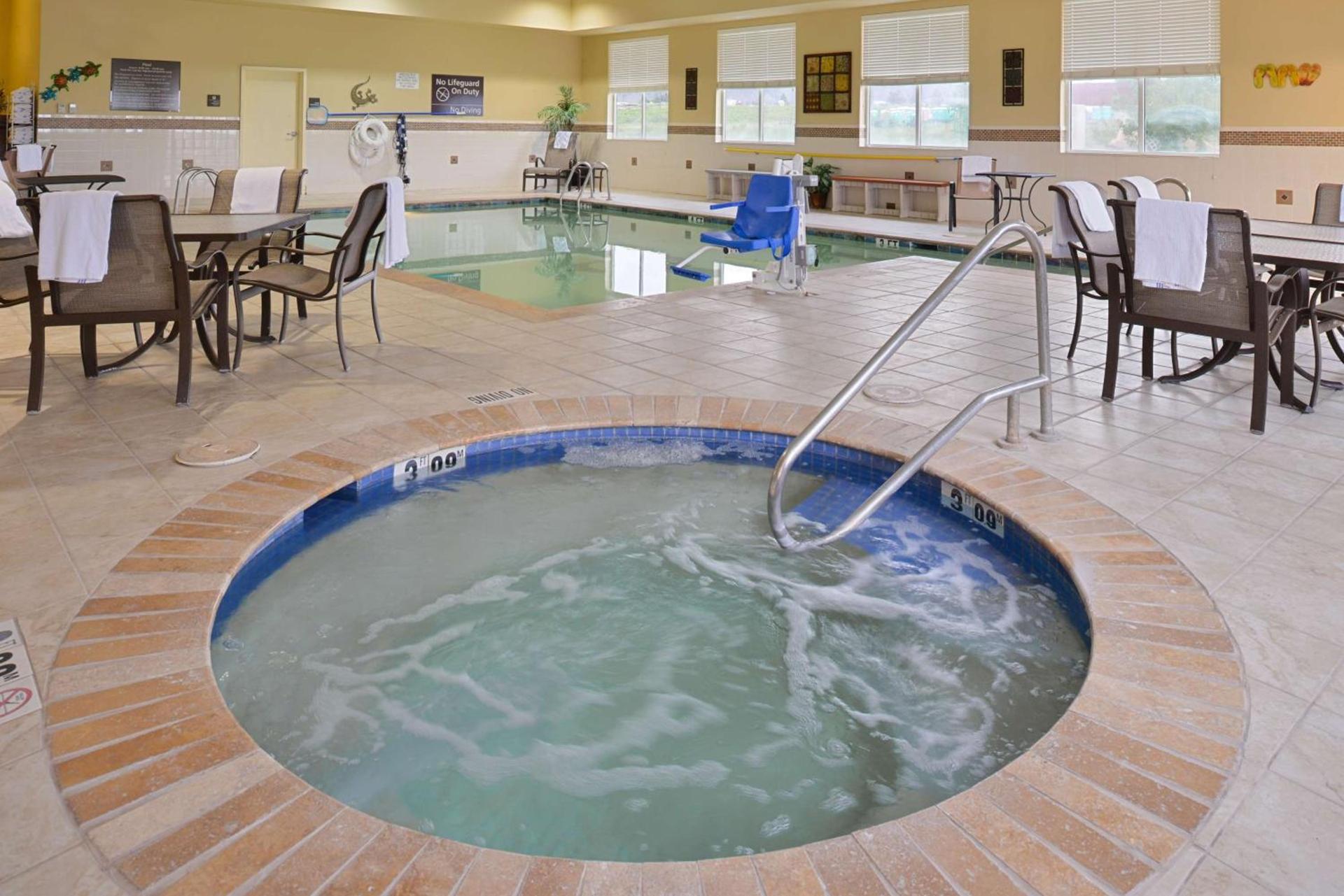 Hampton Inn Alpine photo 10