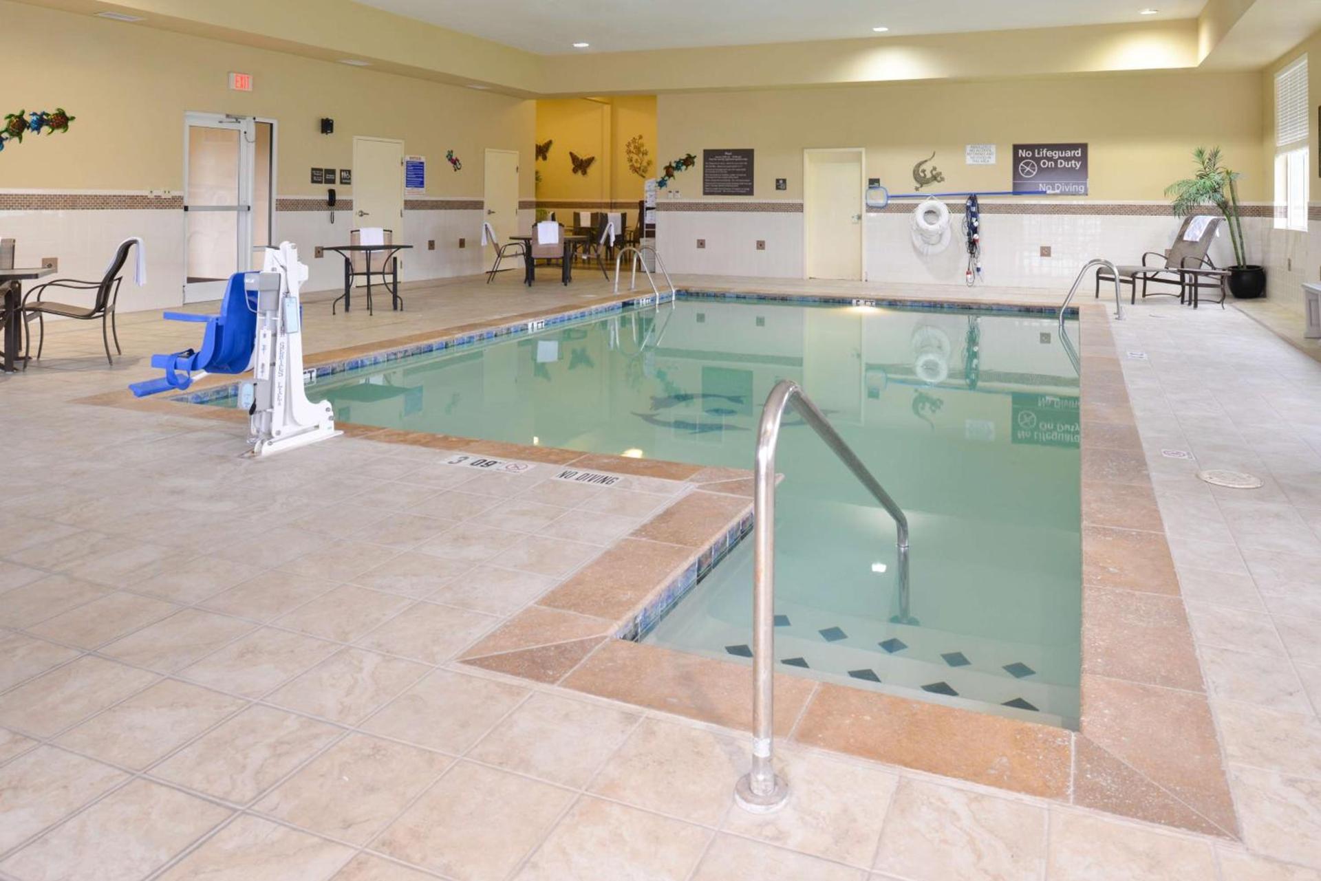 Hampton Inn Alpine photo 12