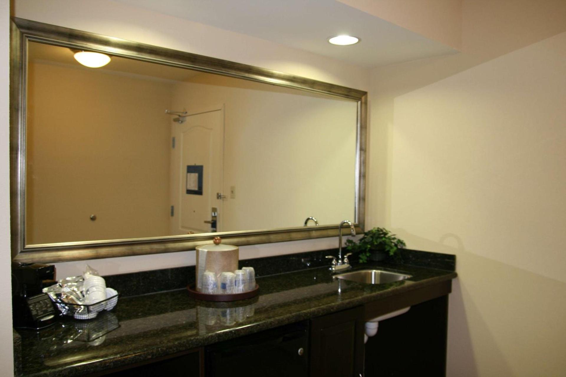 Hampton Inn Alpine photo 33
