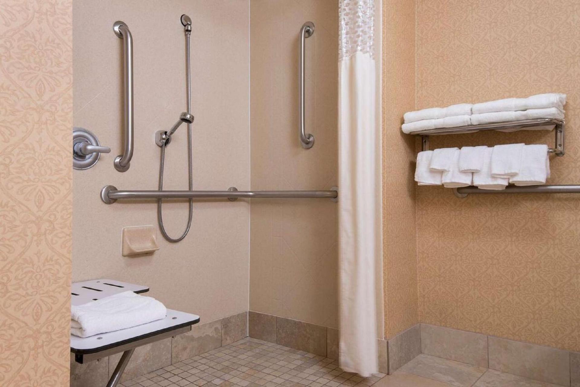Hampton Inn Schenectady Downtown photo 12