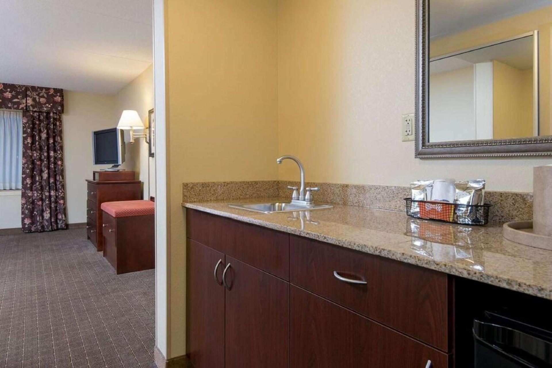 Hampton Inn Schenectady Downtown photo 34