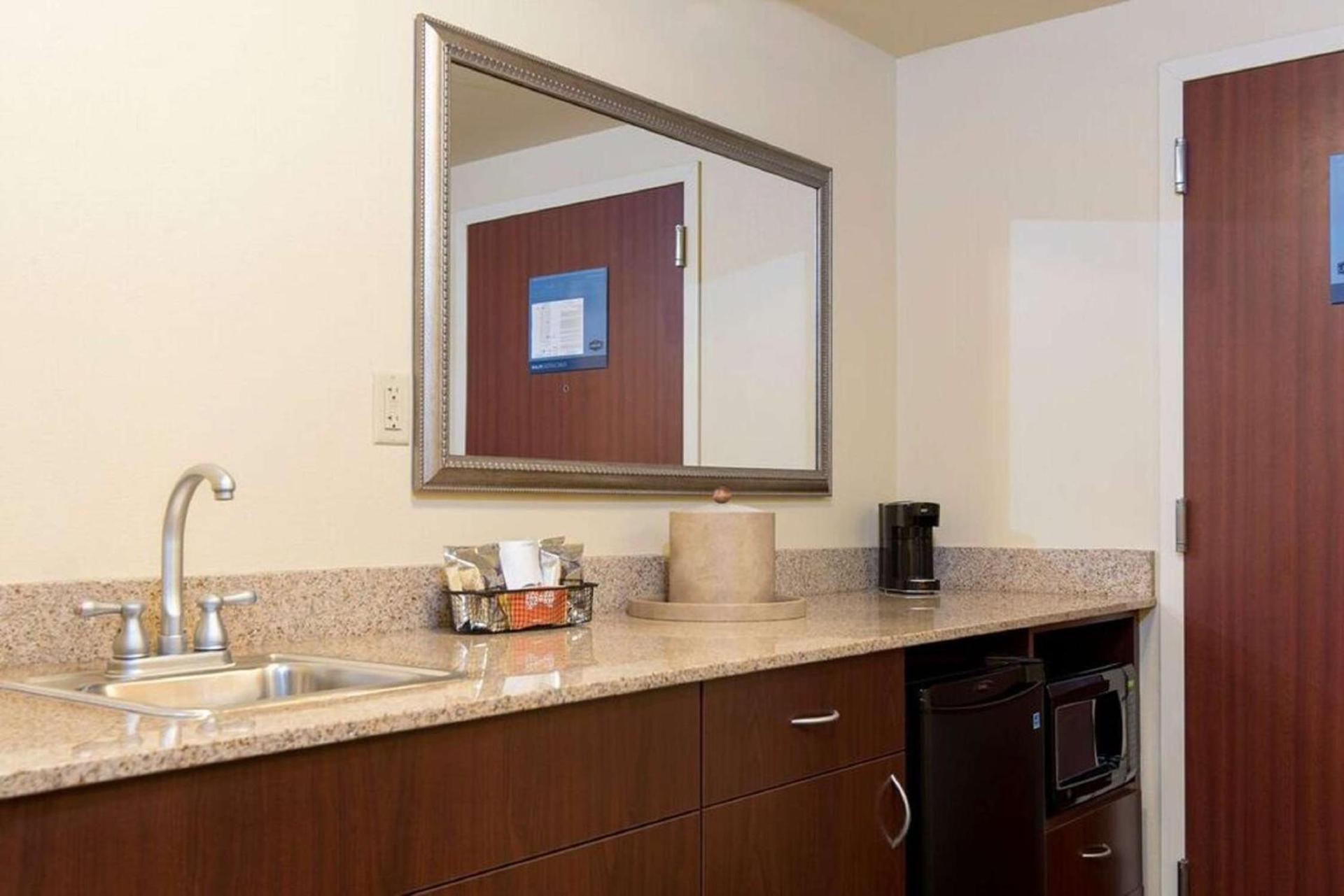 Hampton Inn Schenectady Downtown photo 33