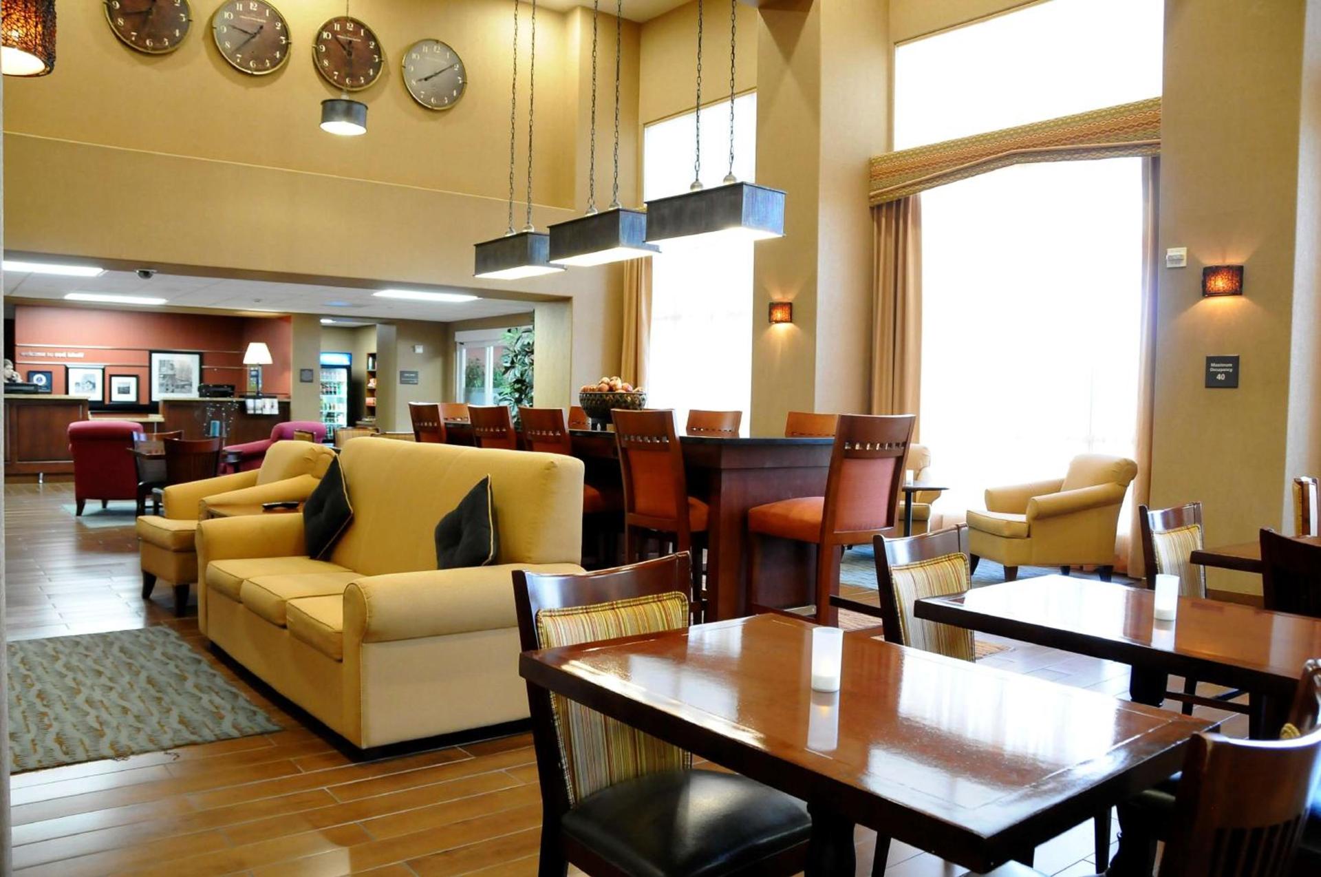 Hampton Inn & Suites Red Bluff photo 5
