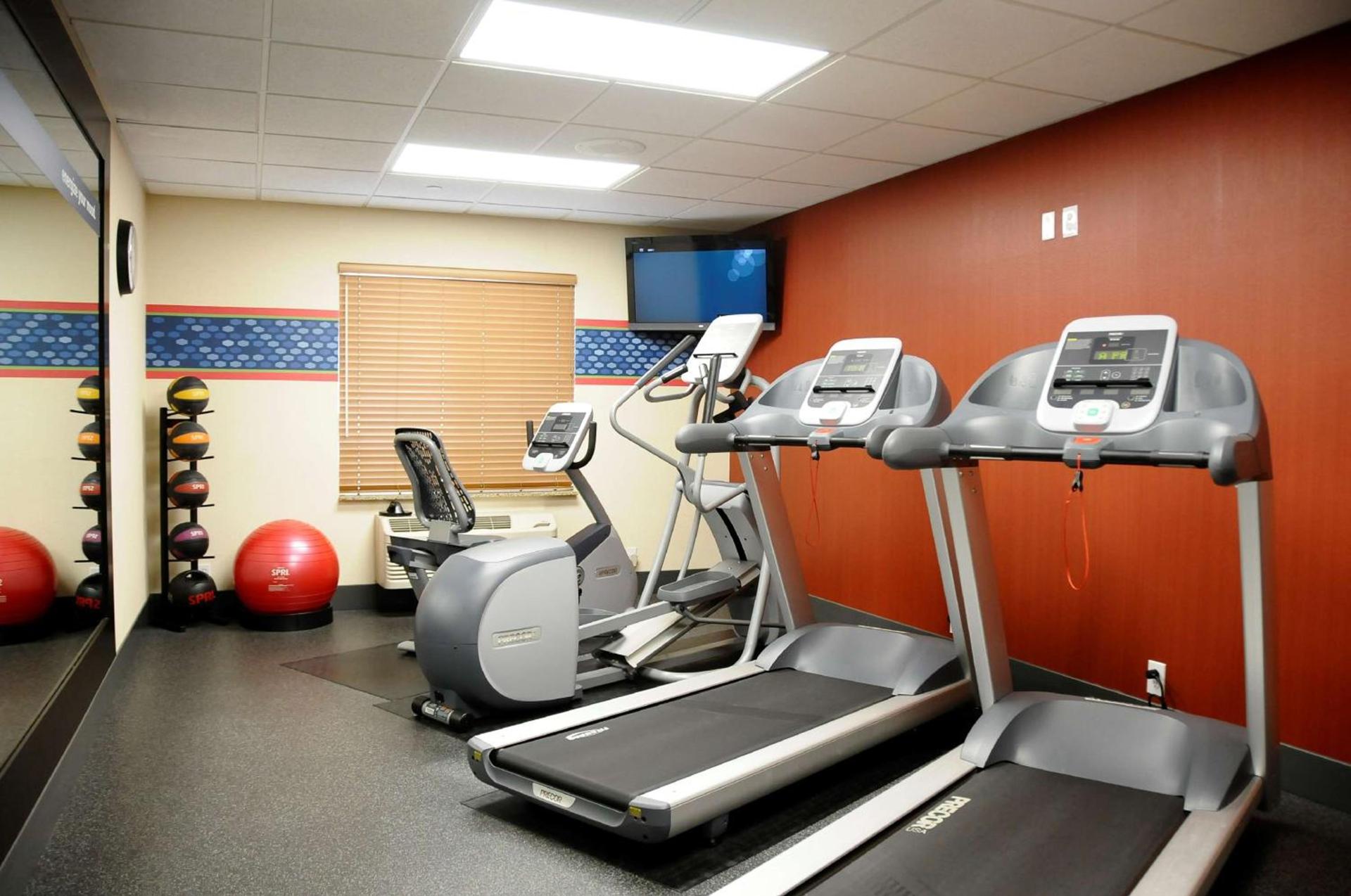 Hampton Inn & Suites Red Bluff photo 12