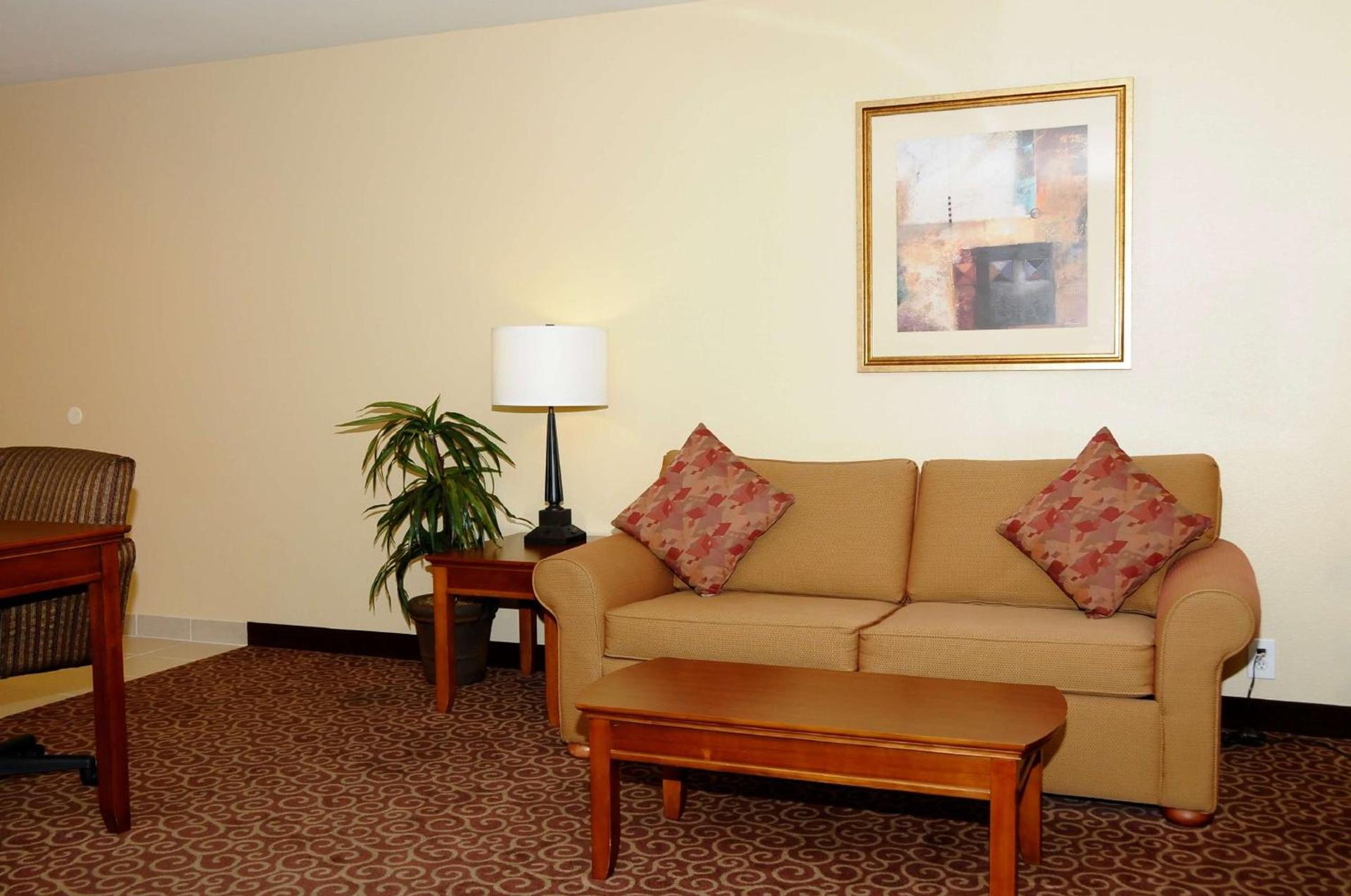 Hampton Inn & Suites Red Bluff photo 13
