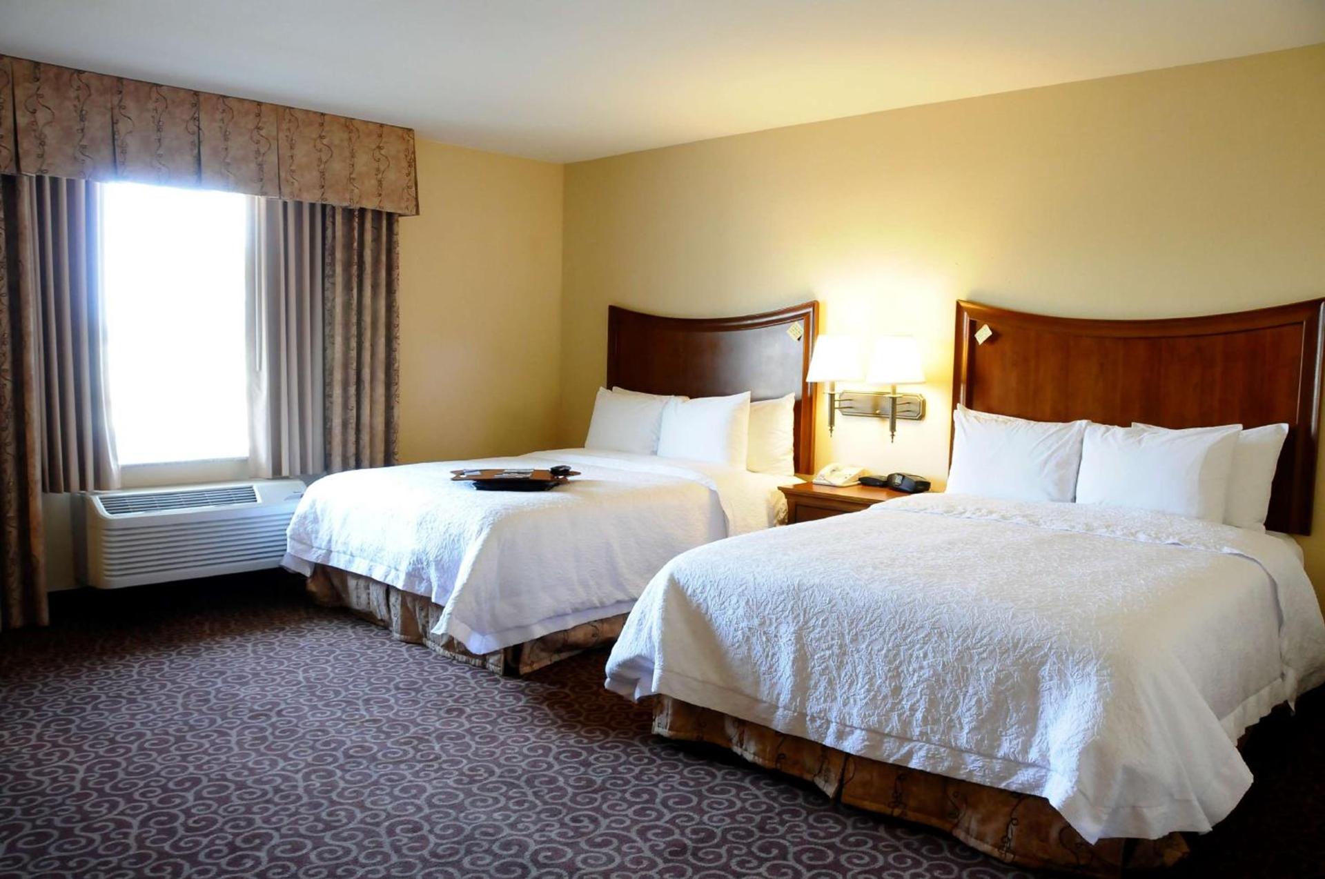 Hampton Inn & Suites Red Bluff photo 14
