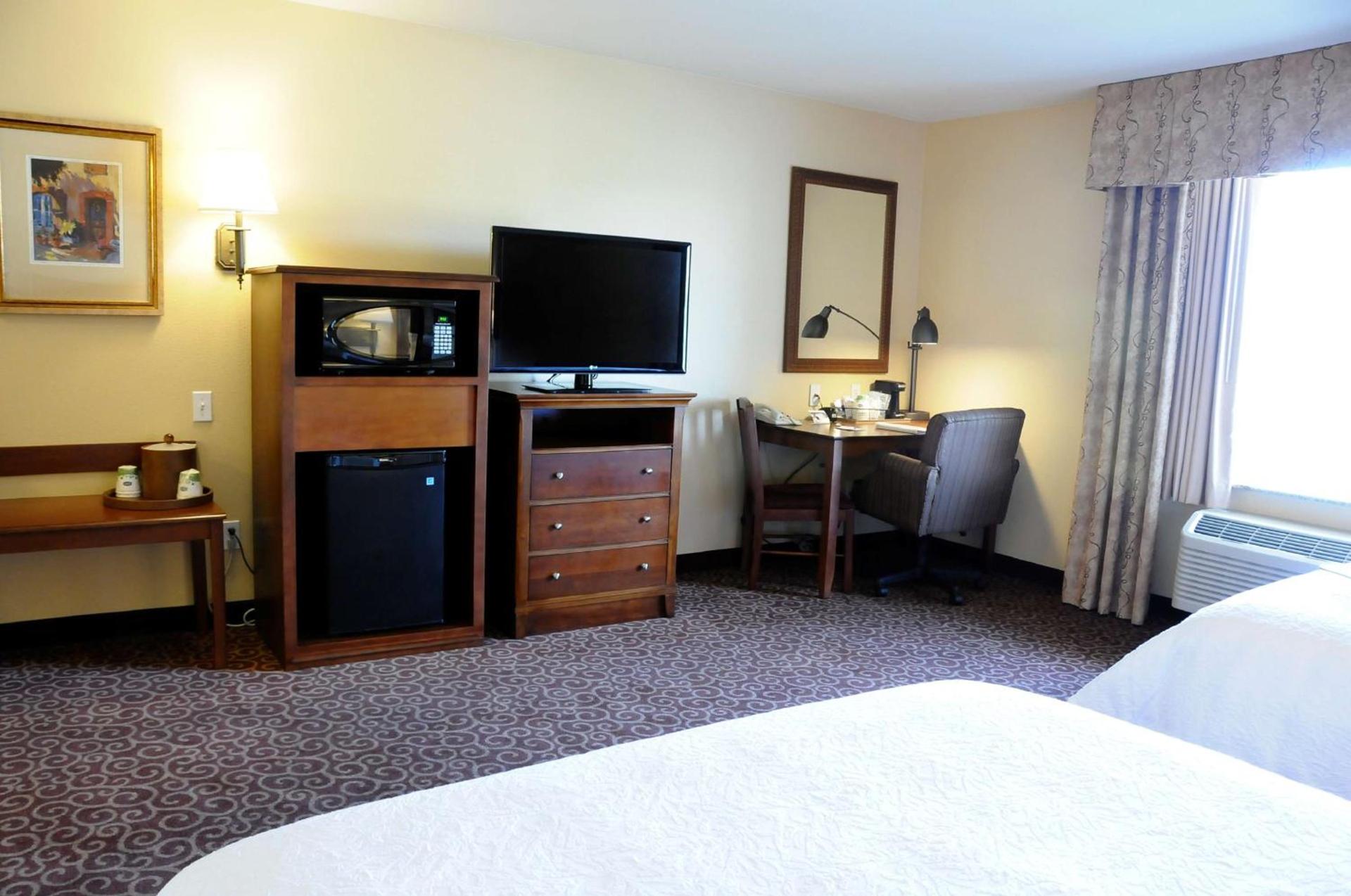 Hampton Inn & Suites Red Bluff photo 18