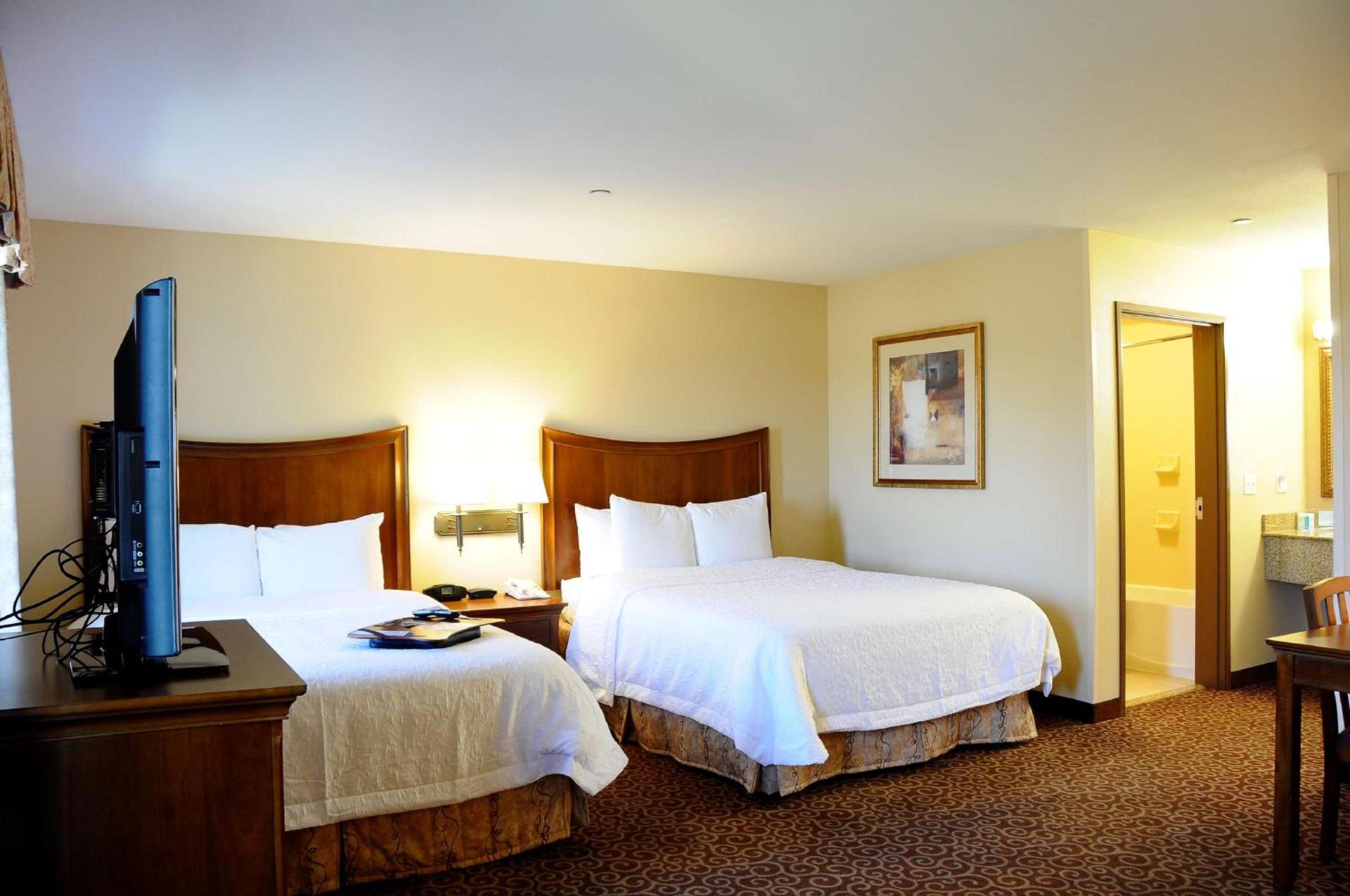 Hampton Inn & Suites Red Bluff photo 17