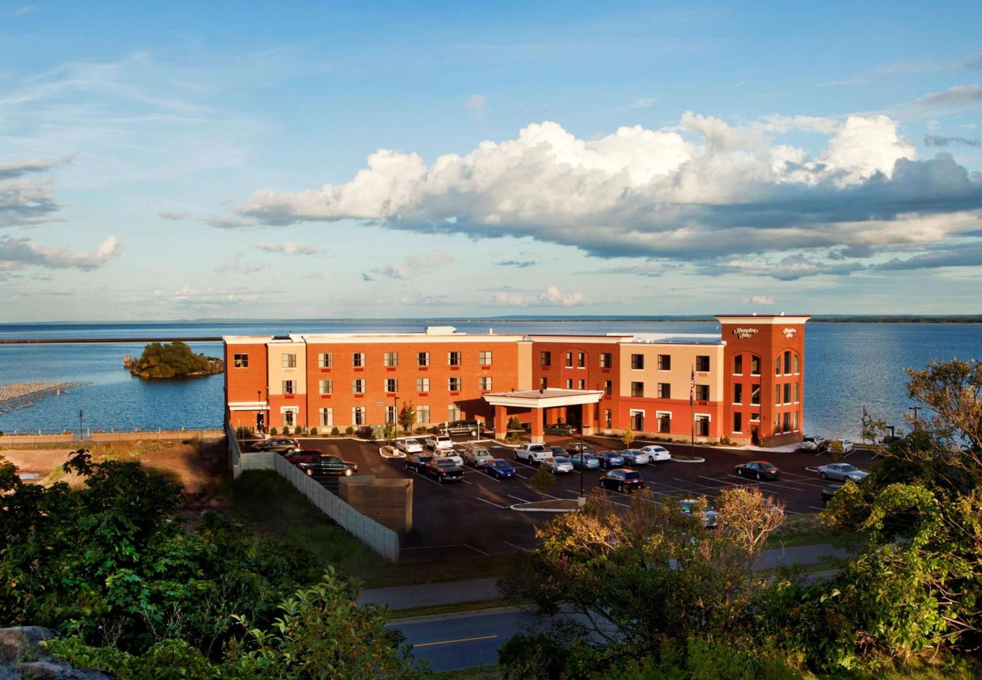 Hampton Inn Marquette-Waterfront photo 3