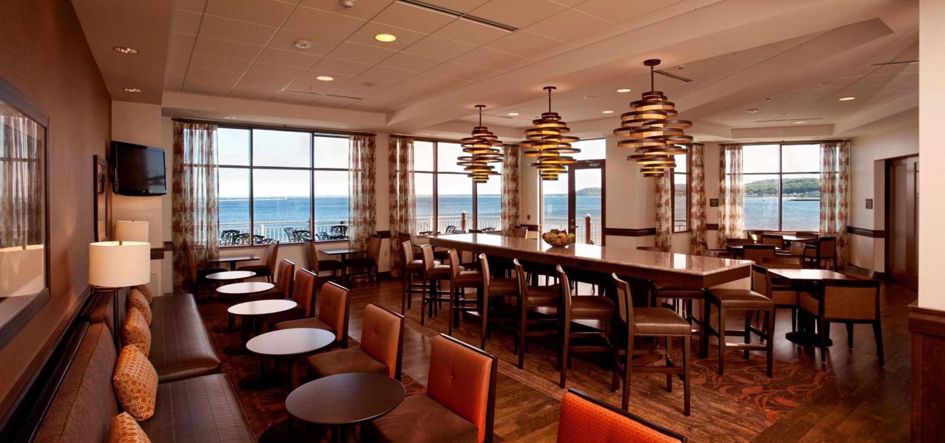 Hampton Inn Marquette-Waterfront photo 7