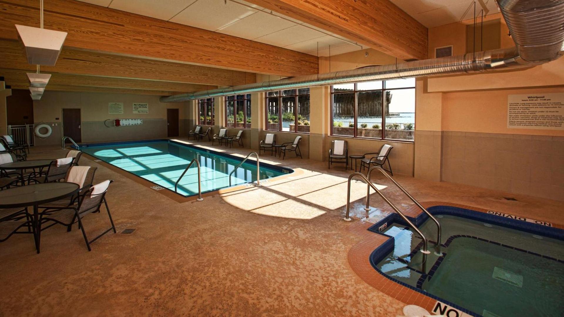 Hampton Inn Marquette-Waterfront photo 9