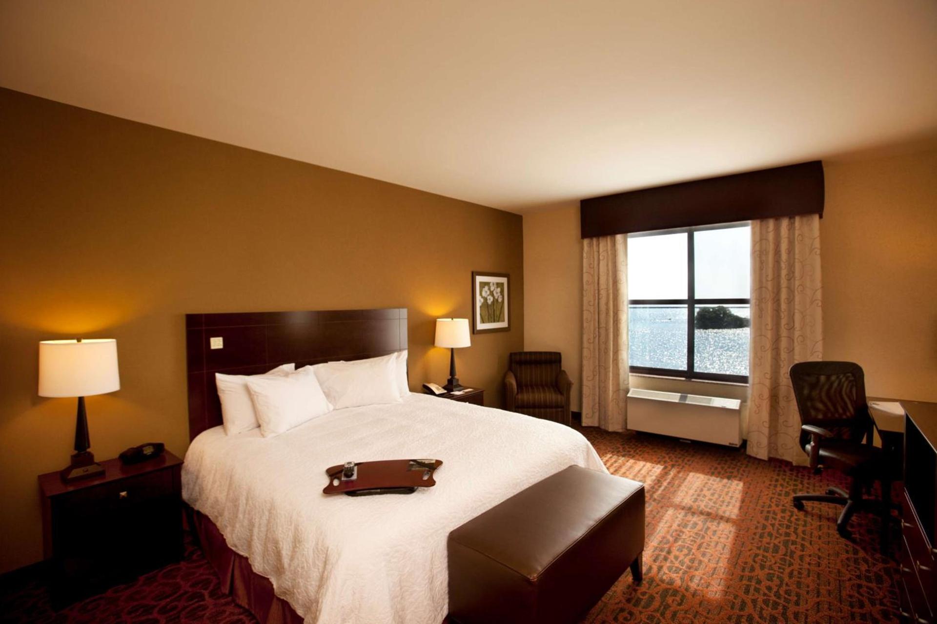 Hampton Inn Marquette-Waterfront photo 19
