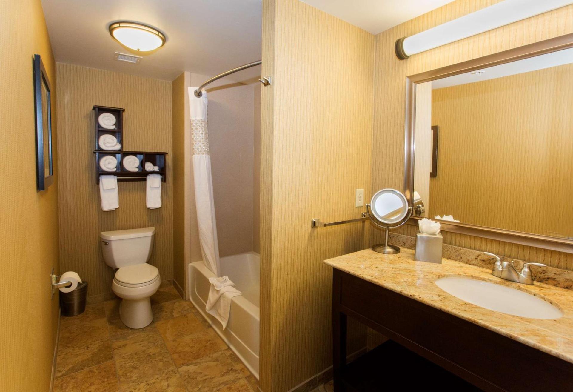 Hampton Inn Marquette-Waterfront photo 25