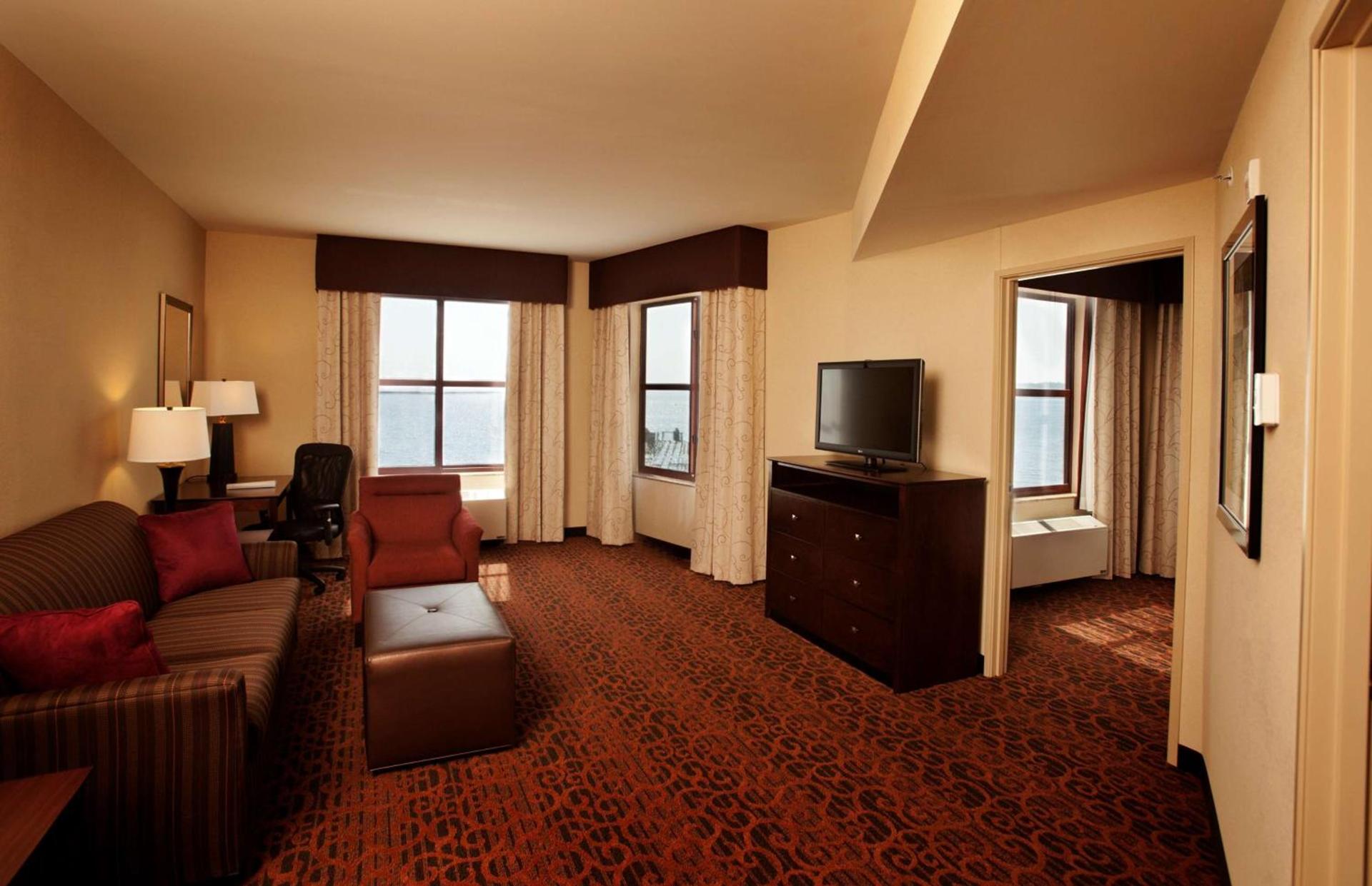 Hampton Inn Marquette-Waterfront photo 27