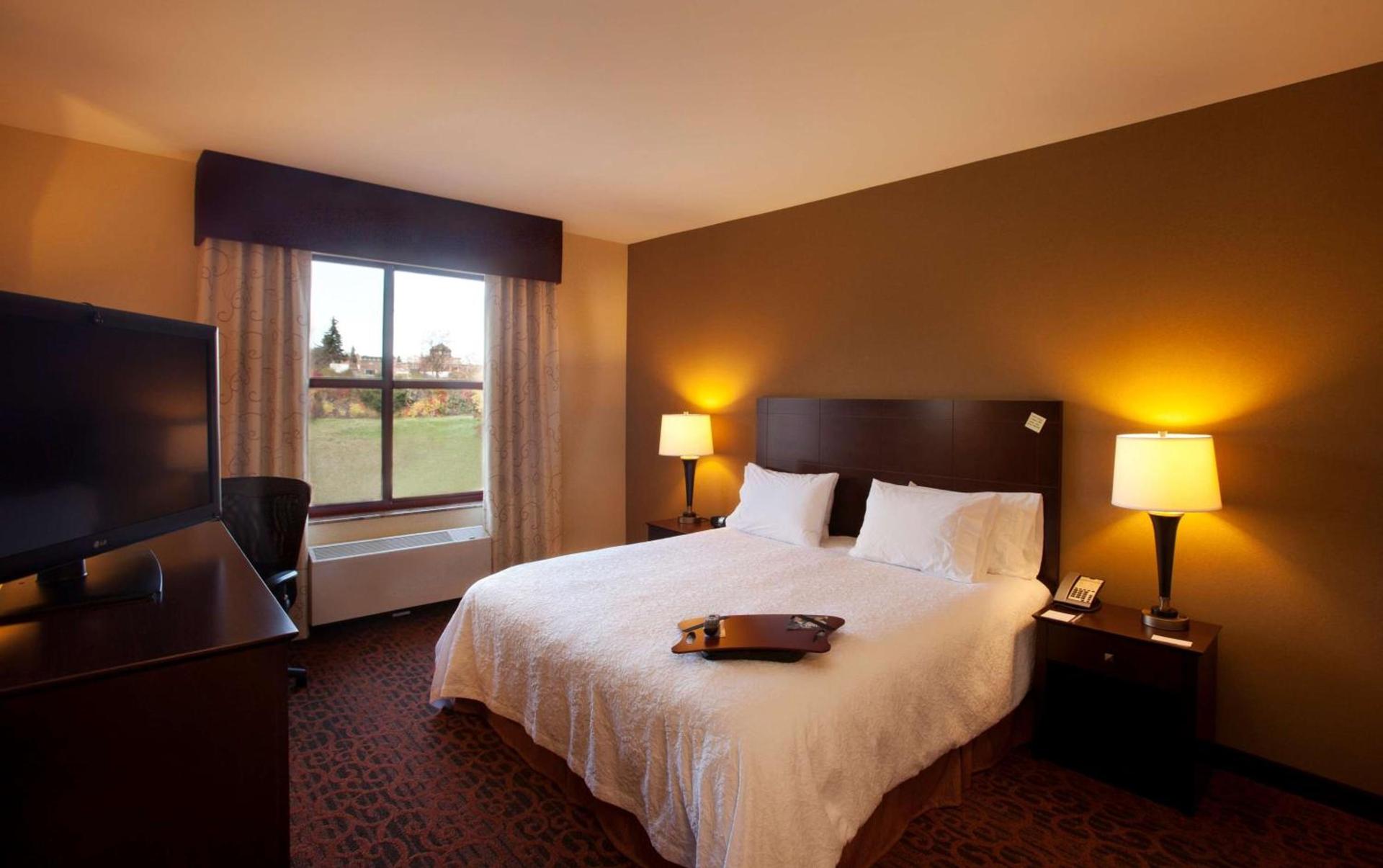 Hampton Inn Marquette-Waterfront photo 33
