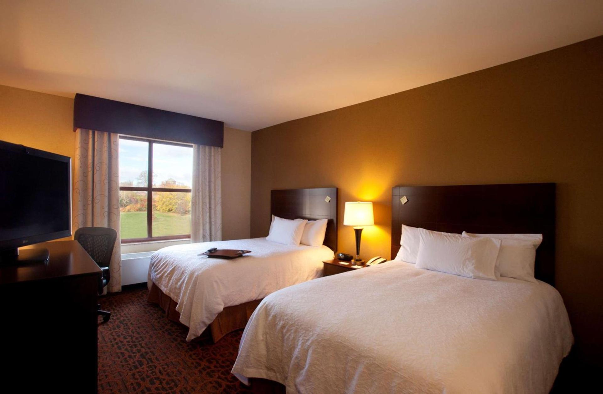 Hampton Inn Marquette-Waterfront photo 34