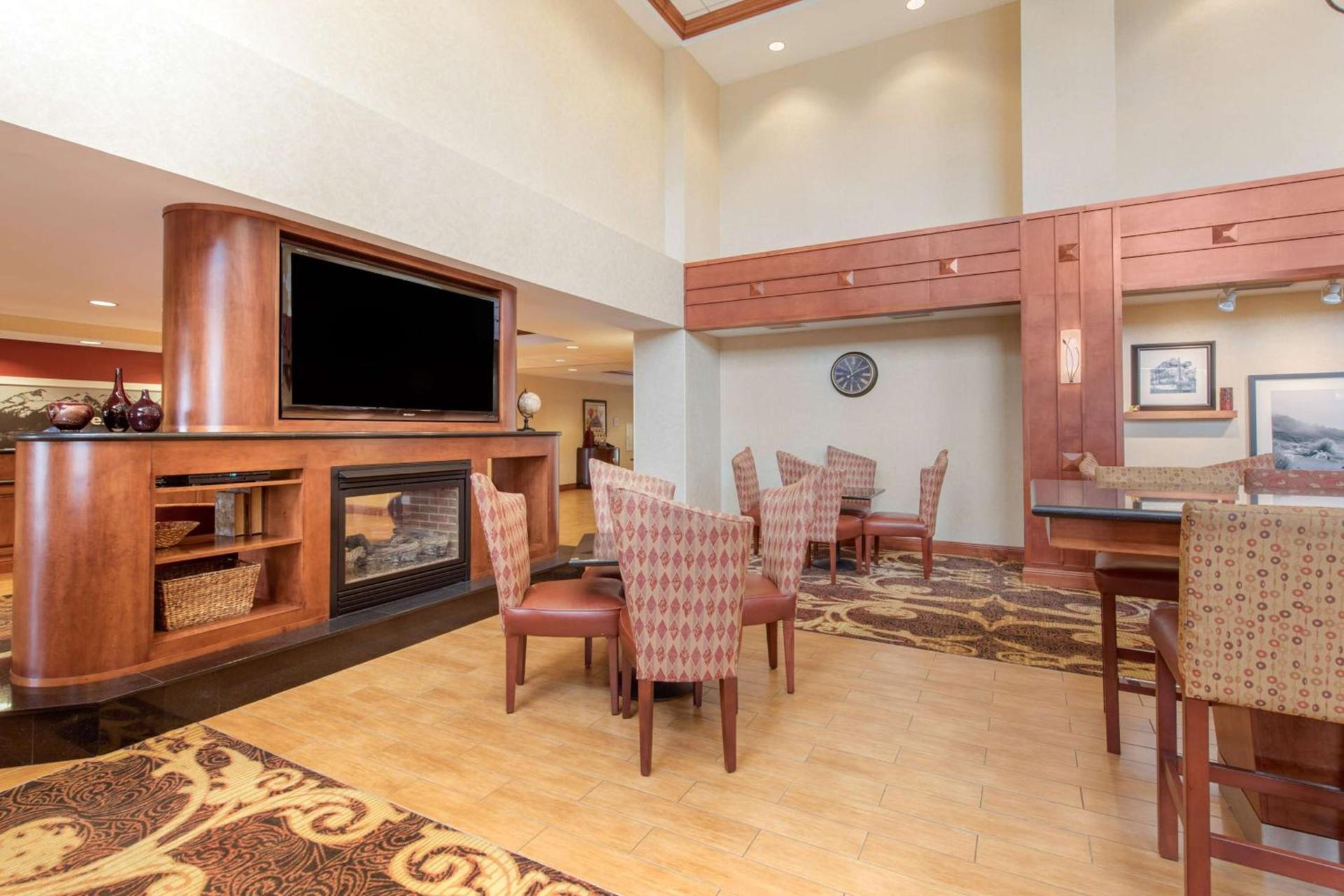 Hampton Inn & Suites Arcata photo 5